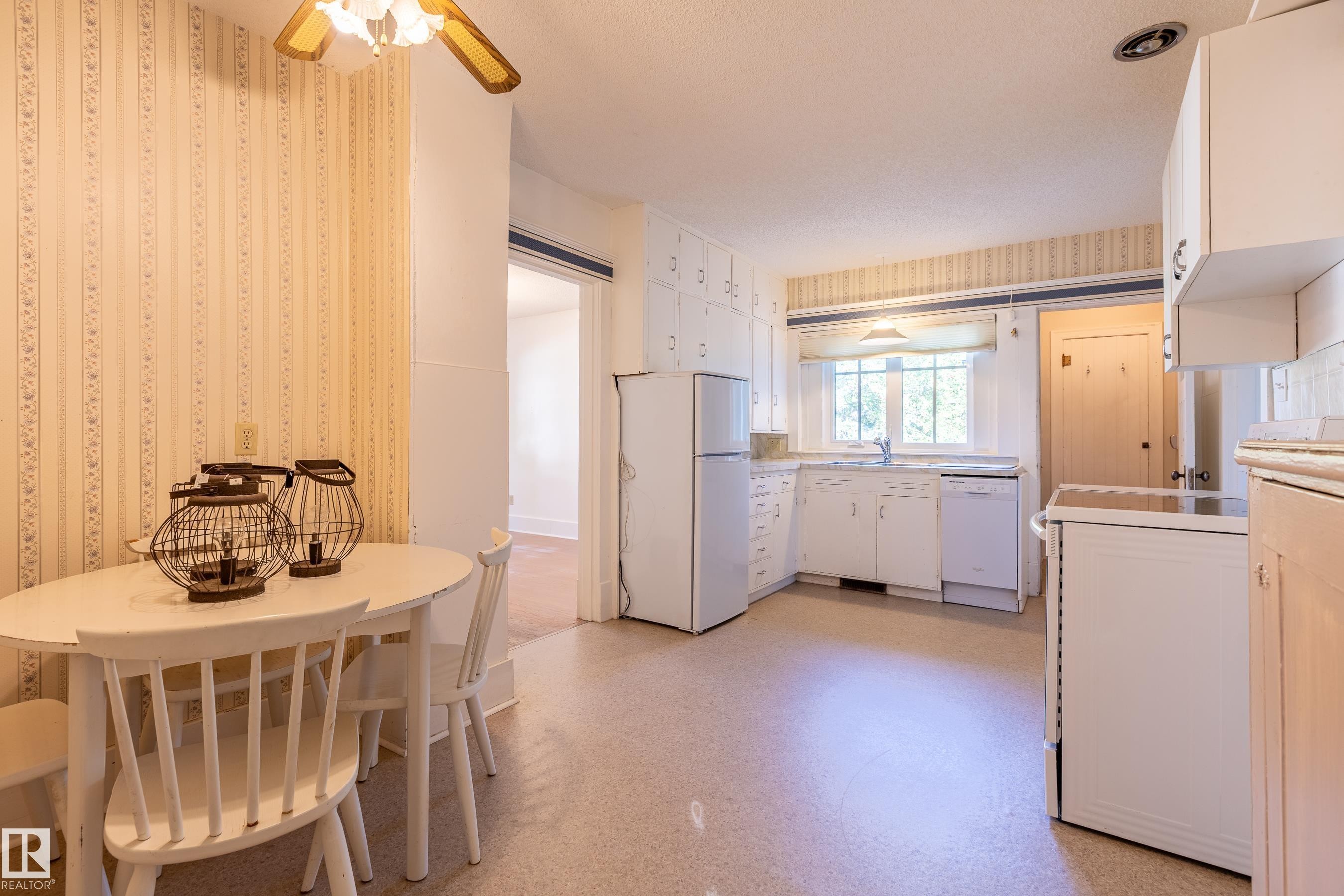 












10016 105 Street

,
Westlock,




AB
T7P 1V2

