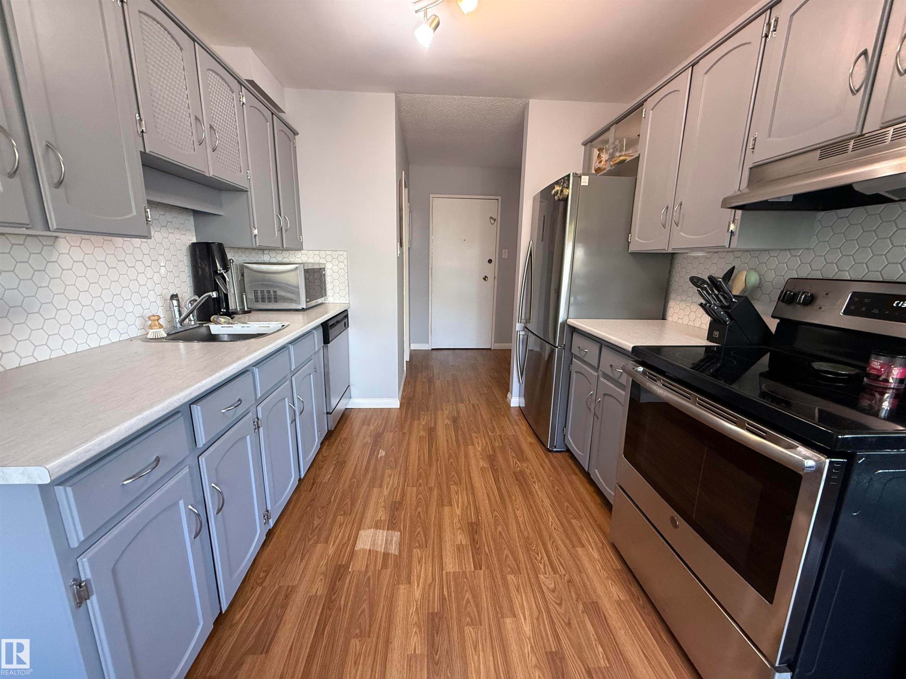 












207 7815 159 Street

,
Edmonton,




AB
T5R 2E1

