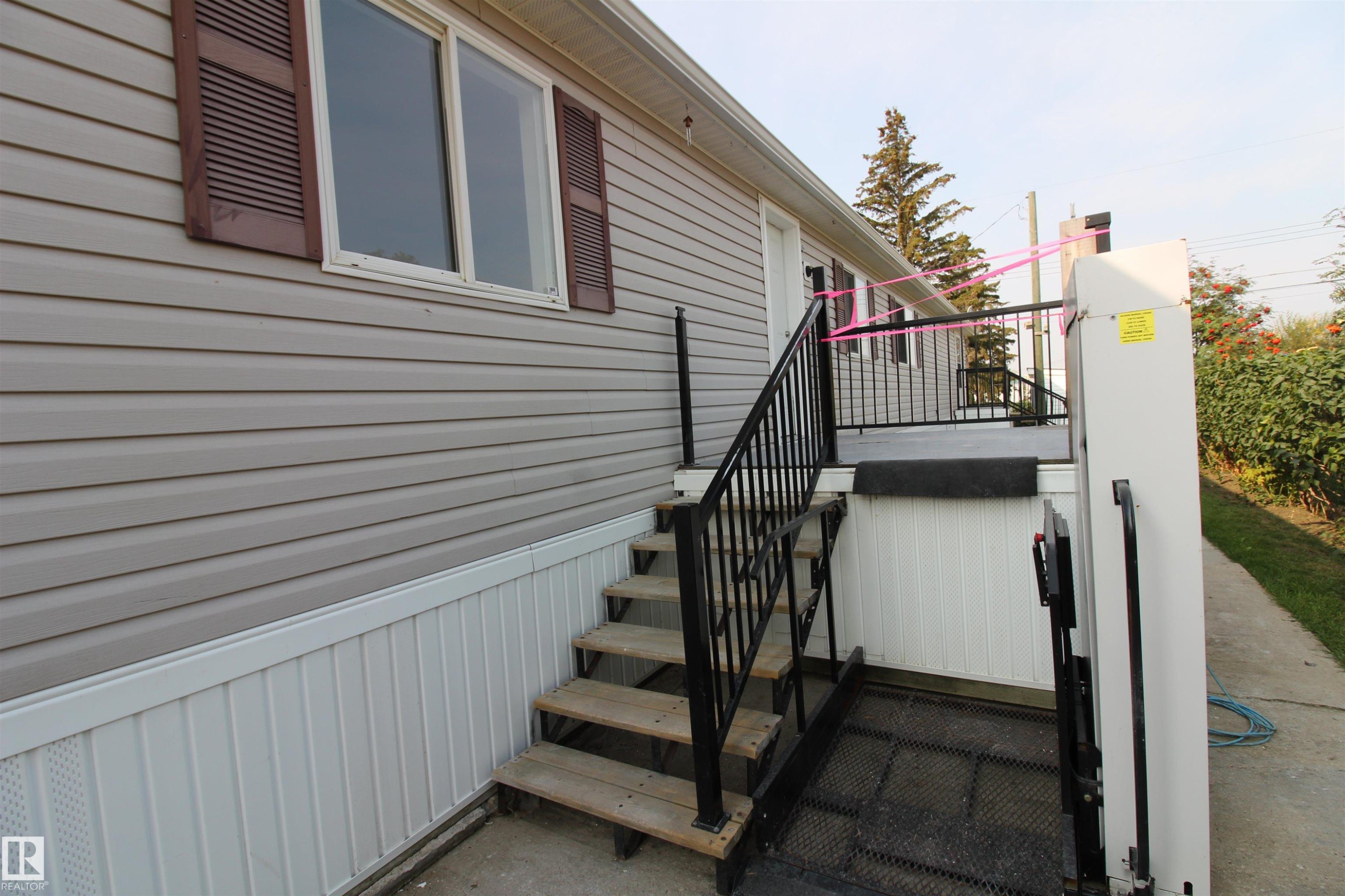 












10916 100 Avenue

,
Westlock,




AB
T7P 1N2

