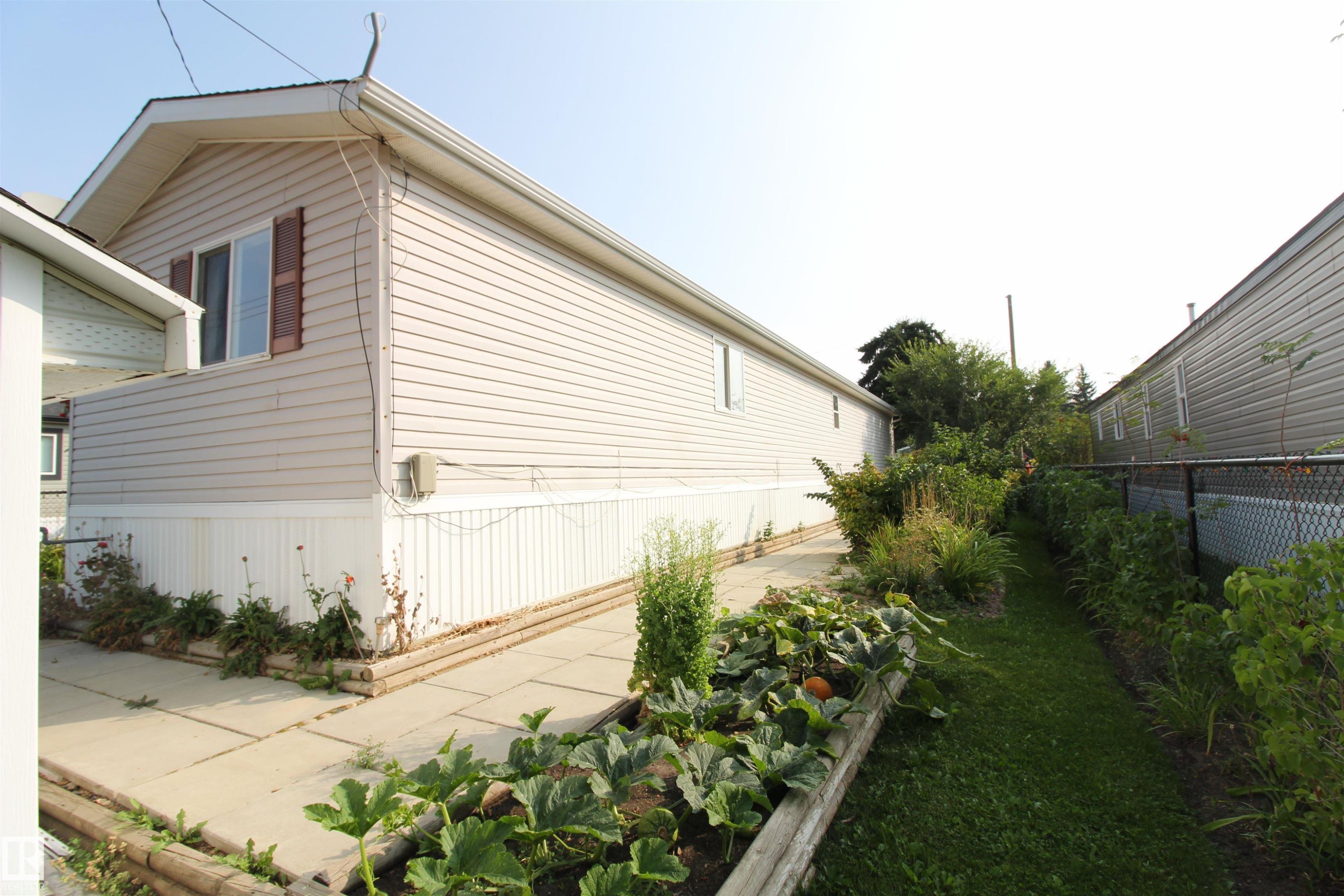 












10916 100 Avenue

,
Westlock,




AB
T7P 1N2

