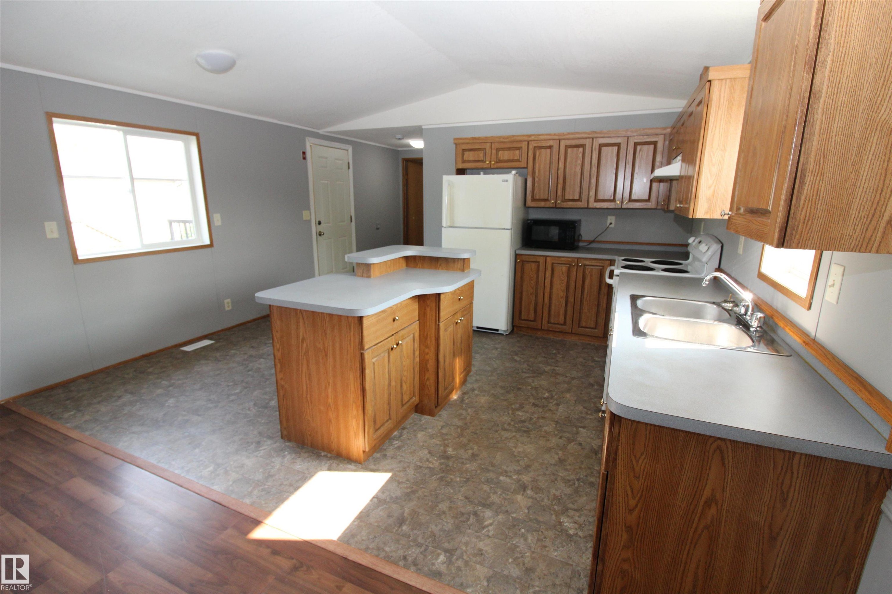 












10916 100 Avenue

,
Westlock,




AB
T7P 1N2

