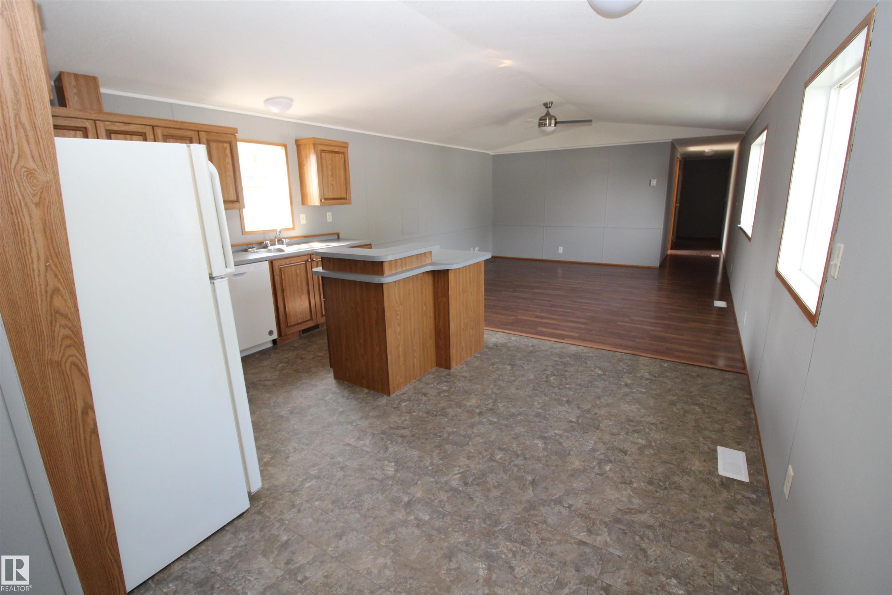 












10916 100 Avenue

,
Westlock,




AB
T7P 1N2

