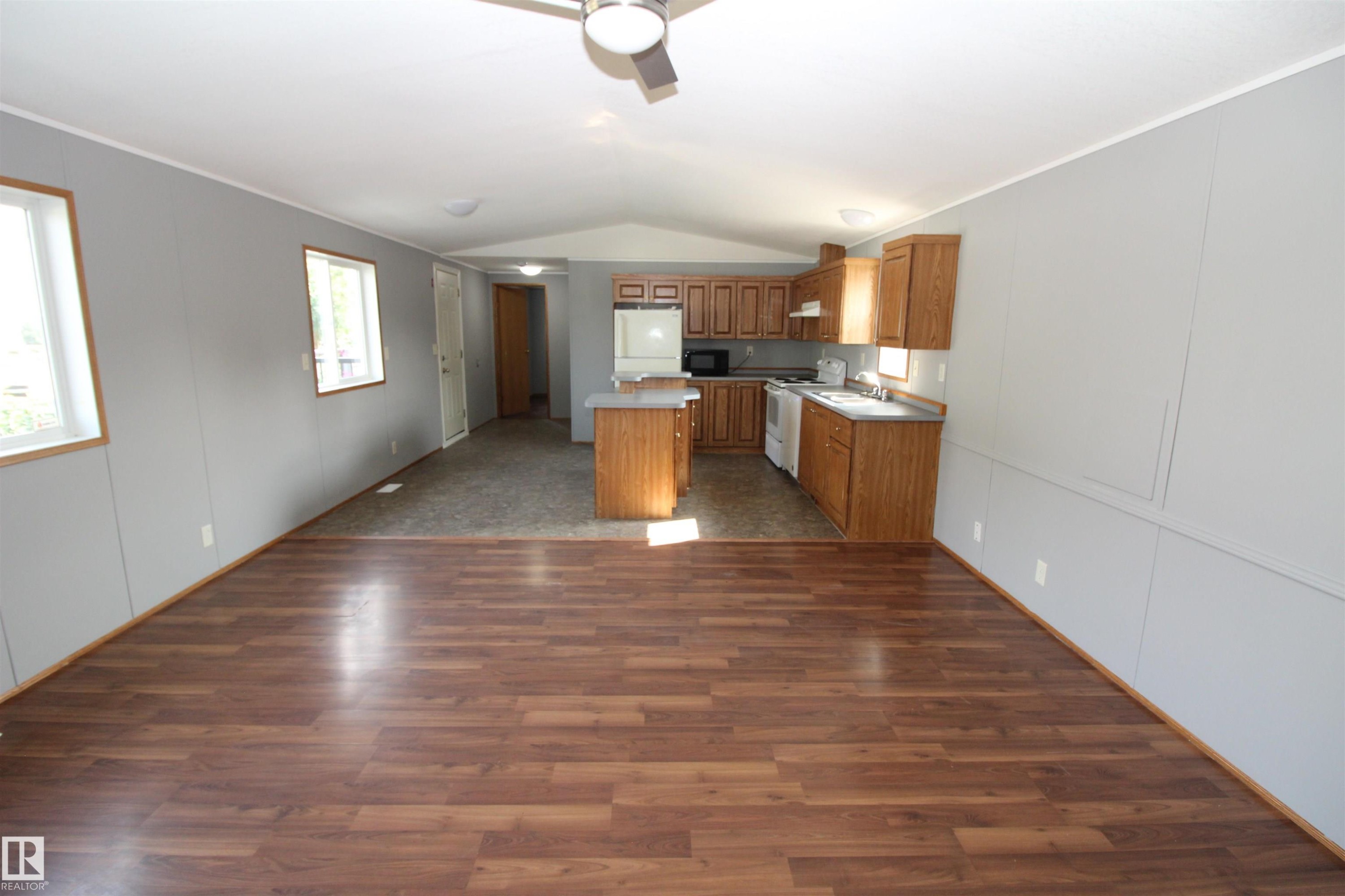 












10916 100 Avenue

,
Westlock,




AB
T7P 1N2

