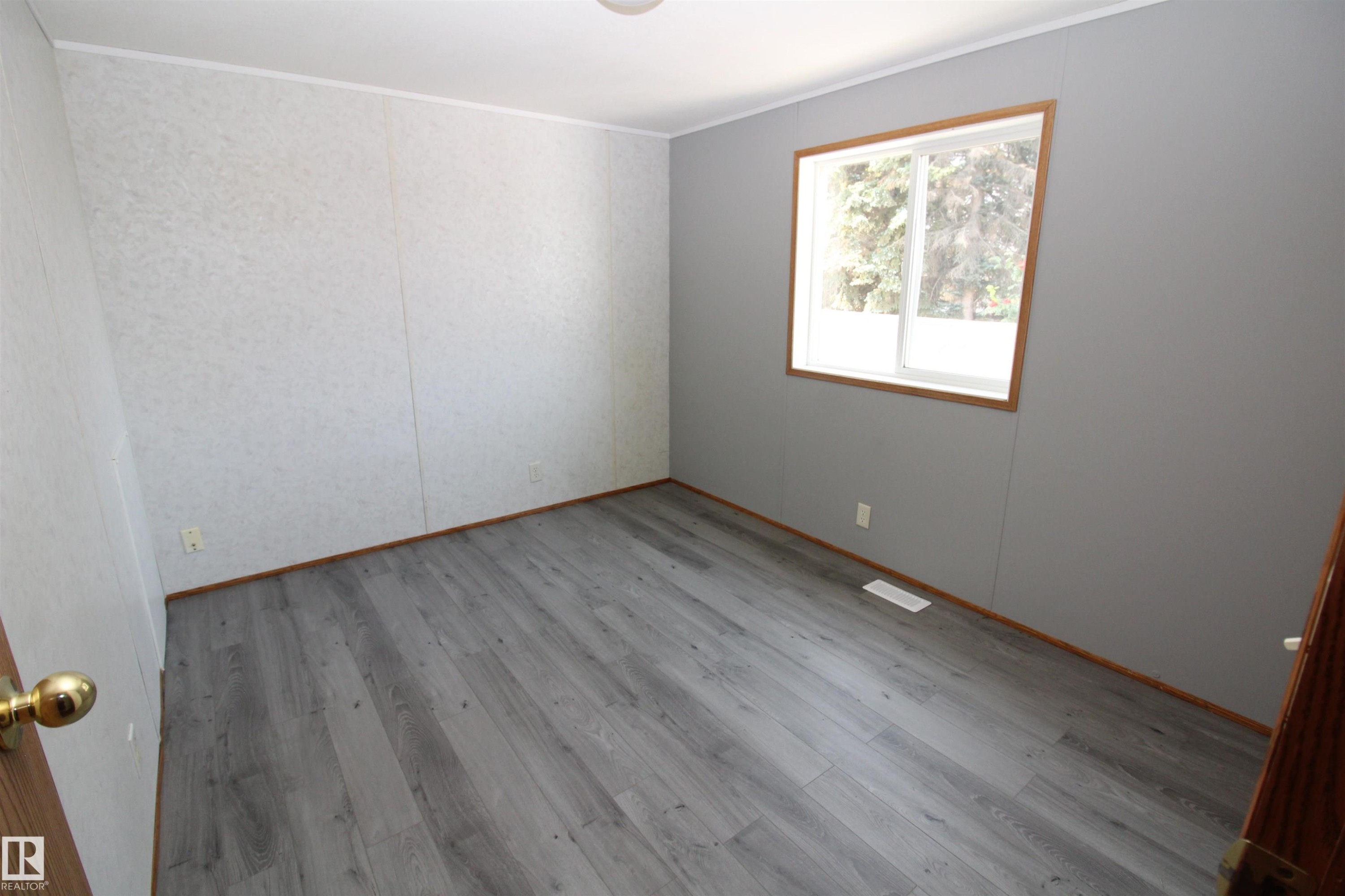 












10916 100 Avenue

,
Westlock,




AB
T7P 1N2

