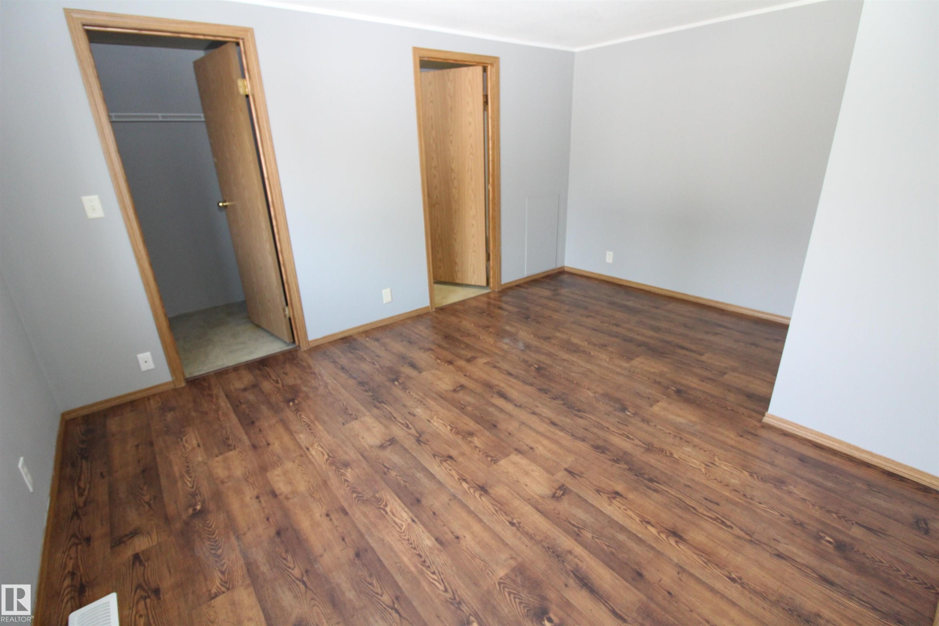 












10916 100 Avenue

,
Westlock,




AB
T7P 1N2

