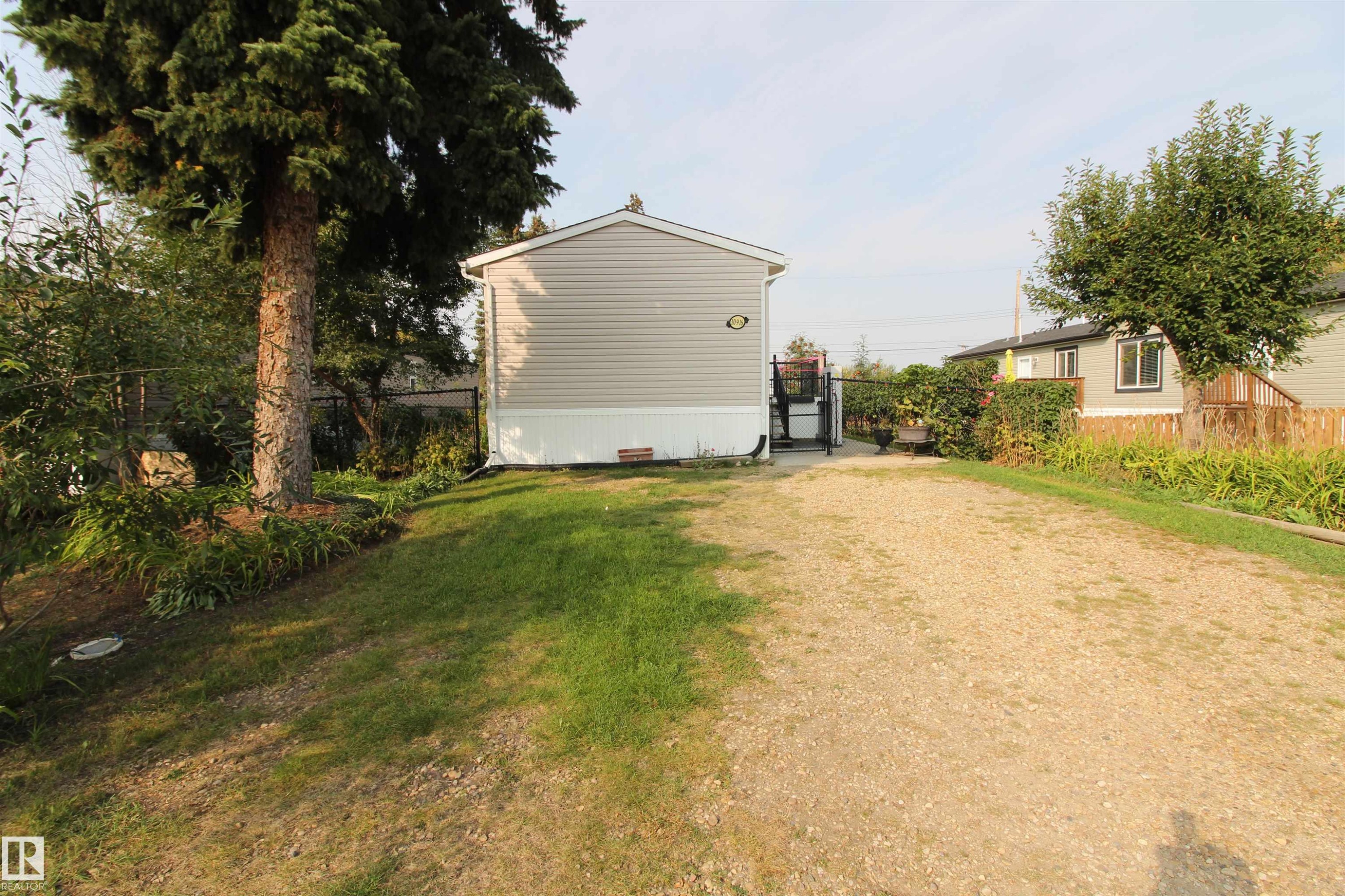 












10916 100 Avenue

,
Westlock,




AB
T7P 1N2

