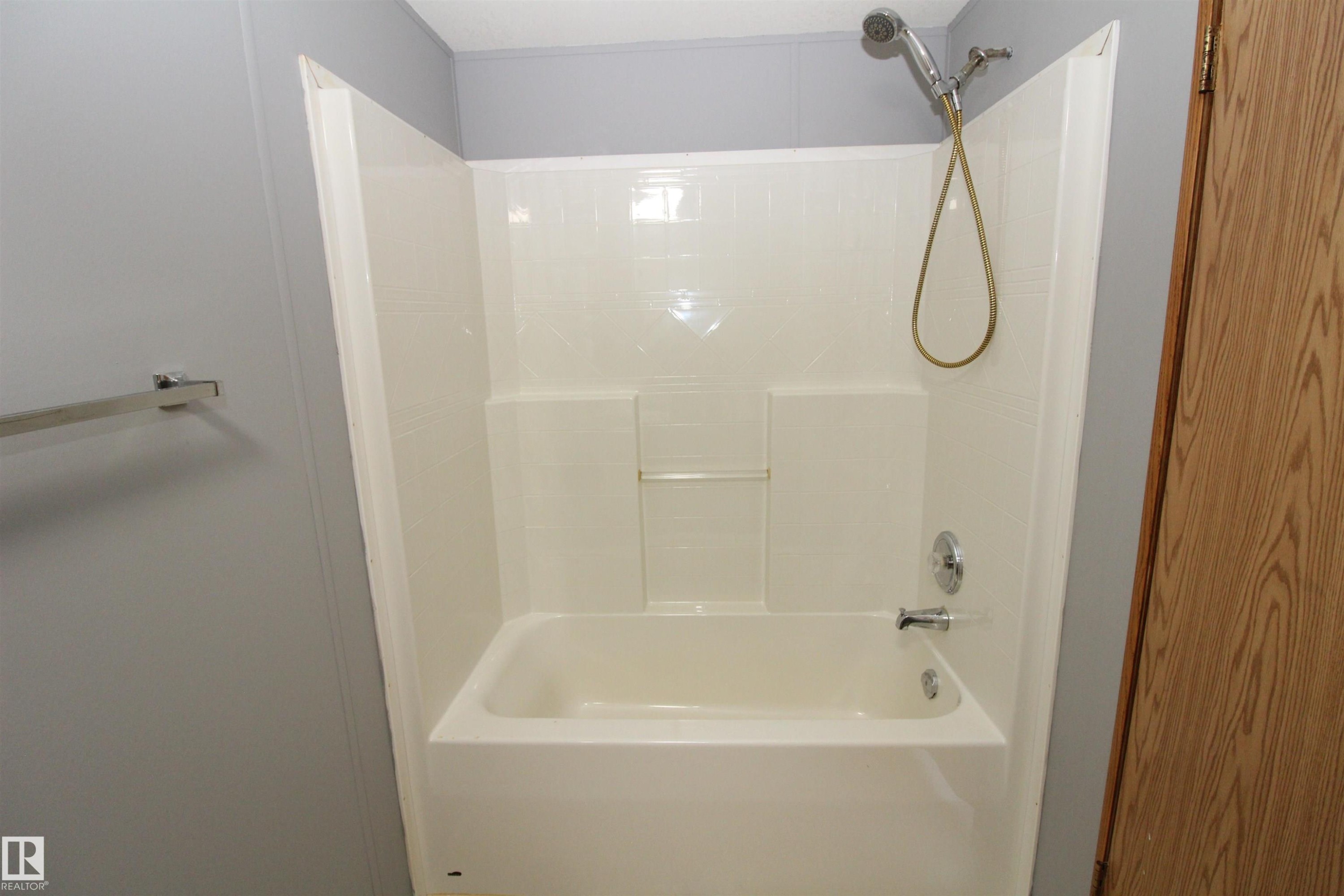 












10916 100 Avenue

,
Westlock,




AB
T7P 1N2

