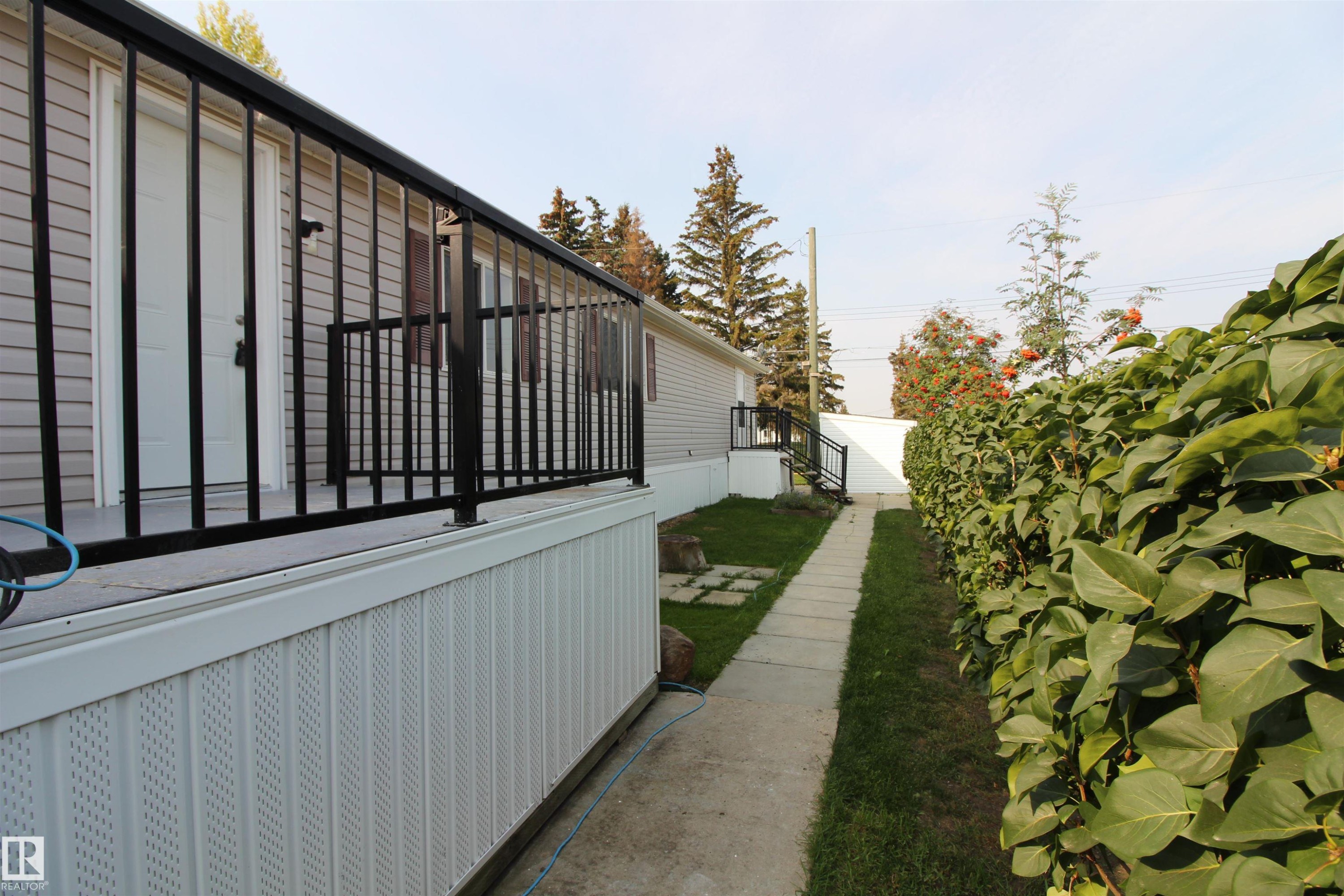 












10916 100 Avenue

,
Westlock,




AB
T7P 1N2

