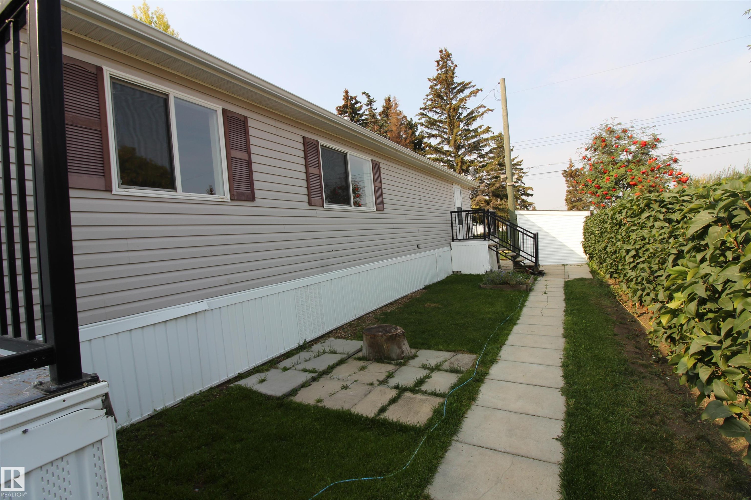 












10916 100 Avenue

,
Westlock,




AB
T7P 1N2

