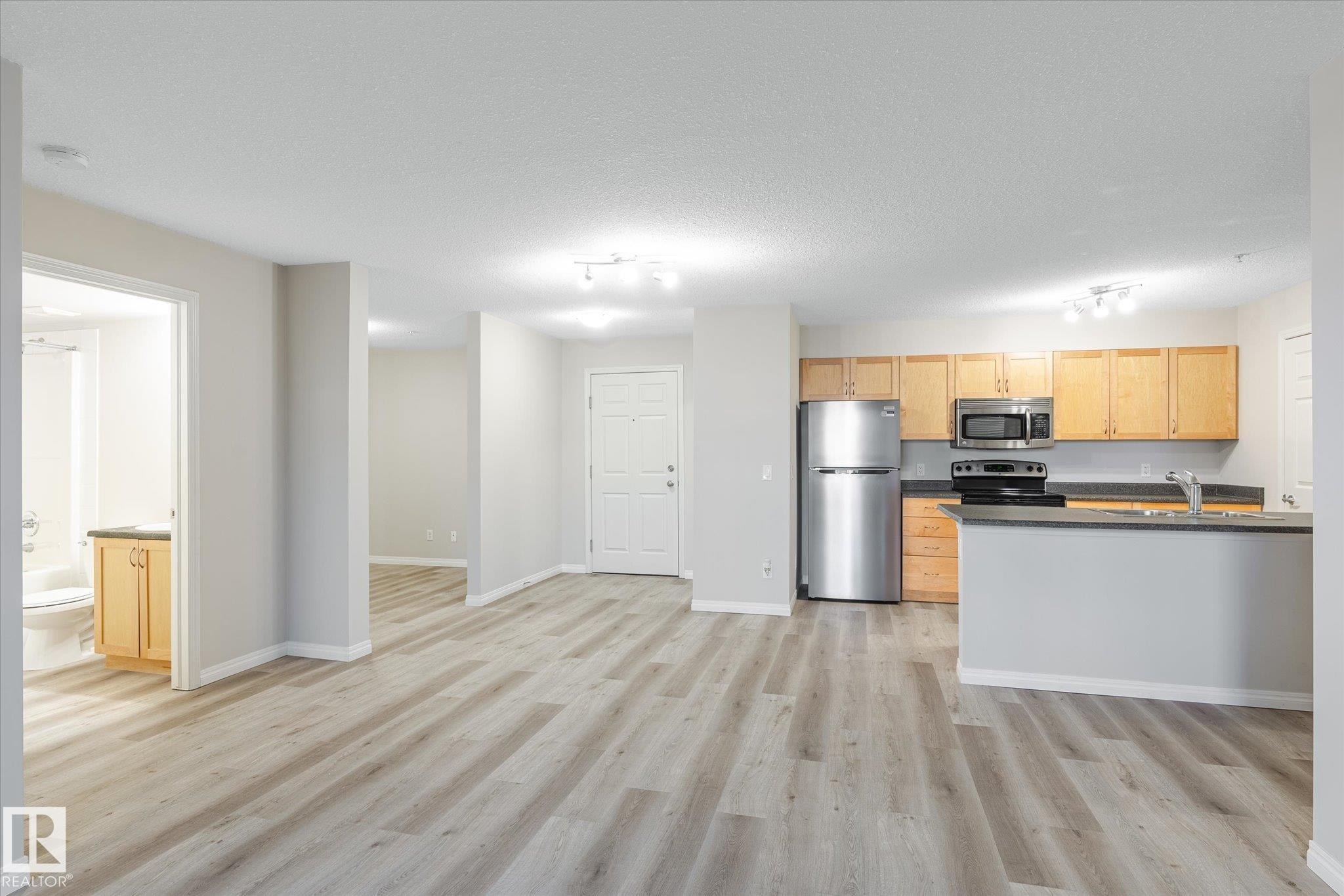 












111 40 SUMMERWOOD Boulevard

,
Sherwood Park,




AB
T8H 0C3

