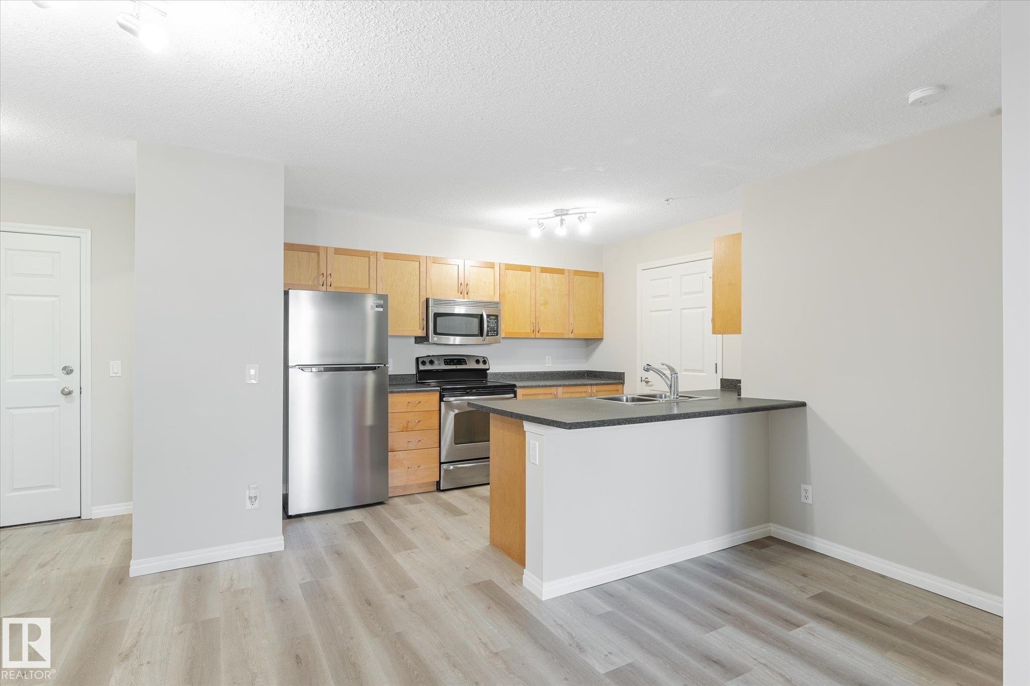 












111 40 SUMMERWOOD Boulevard

,
Sherwood Park,




AB
T8H 0C3

