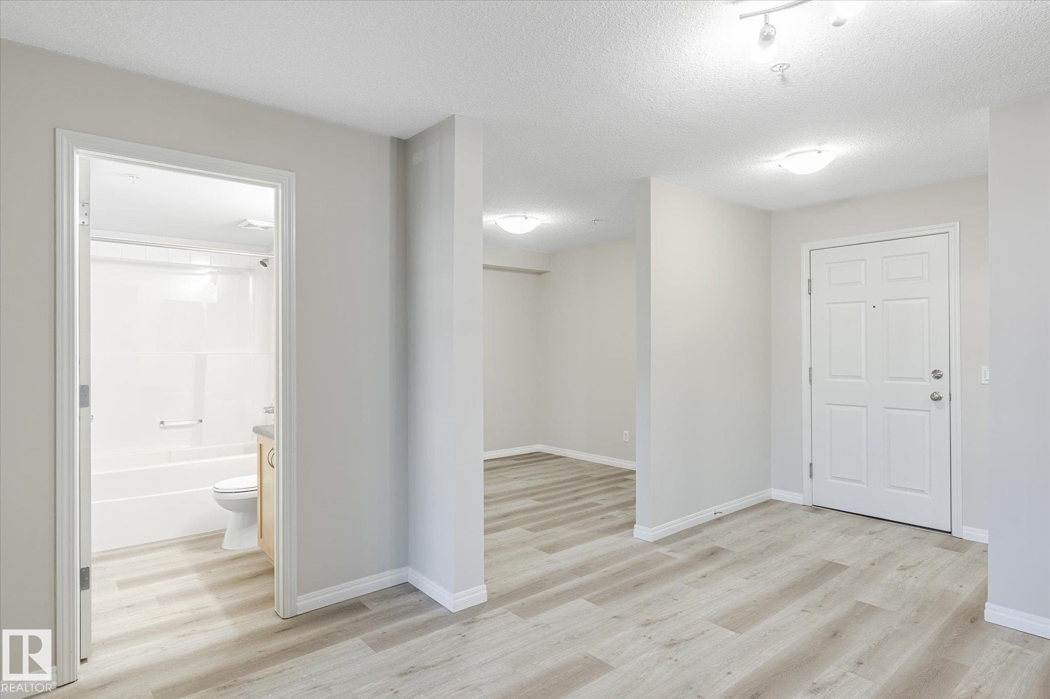 












111 40 SUMMERWOOD Boulevard

,
Sherwood Park,




AB
T8H 0C3

