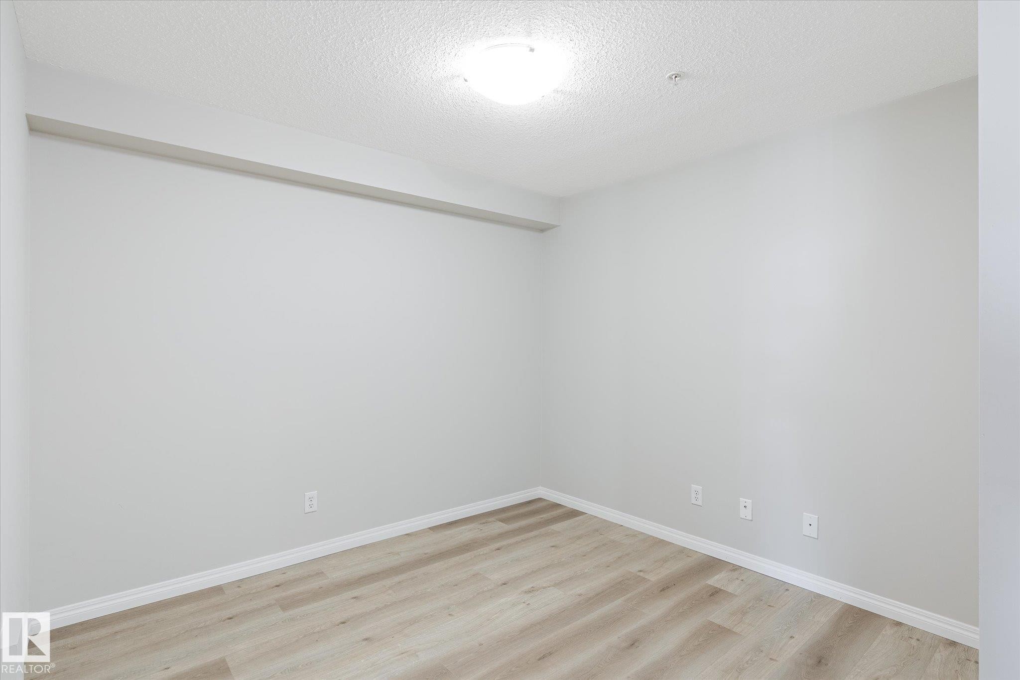 












111 40 SUMMERWOOD Boulevard

,
Sherwood Park,




AB
T8H 0C3

