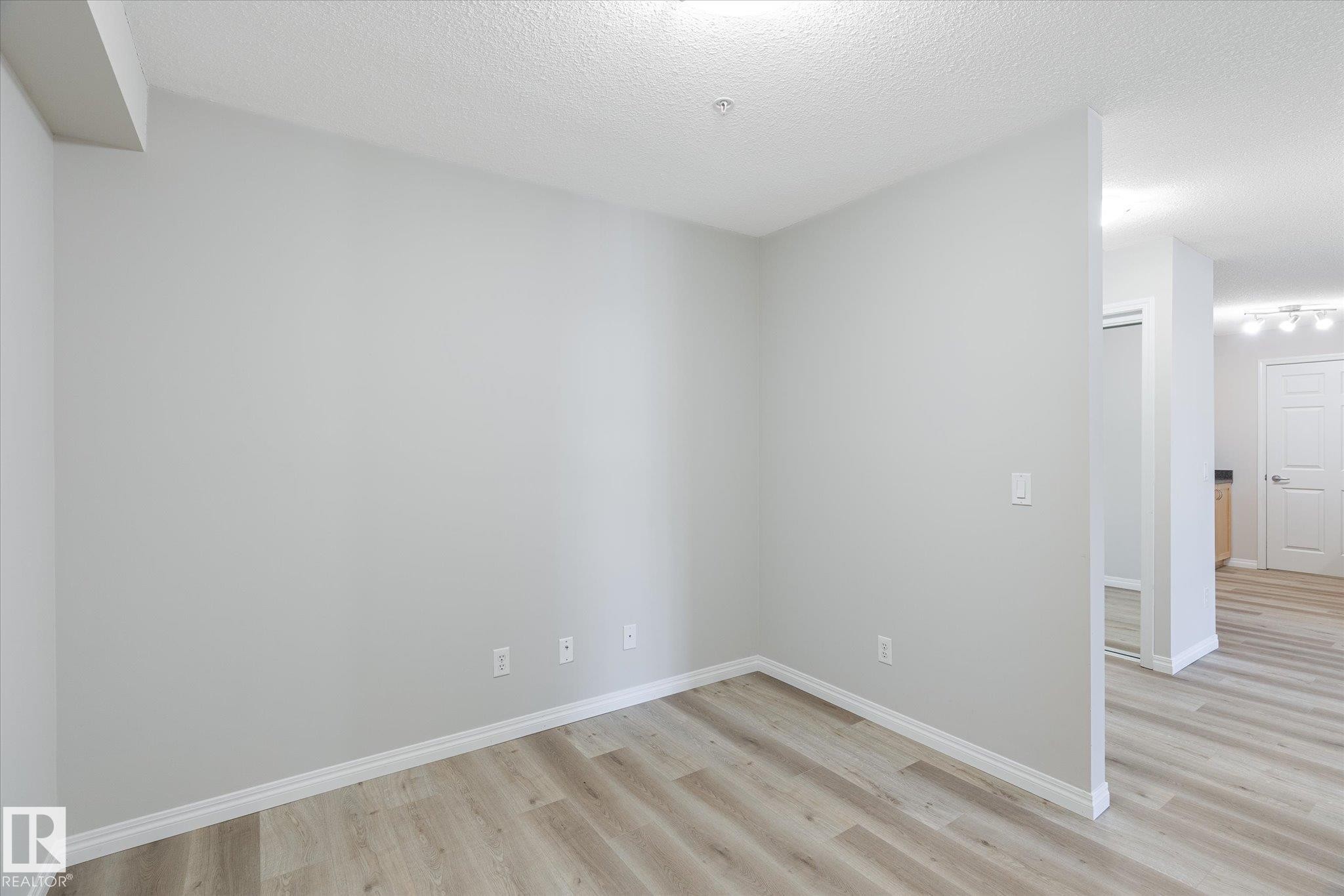 












111 40 SUMMERWOOD Boulevard

,
Sherwood Park,




AB
T8H 0C3

