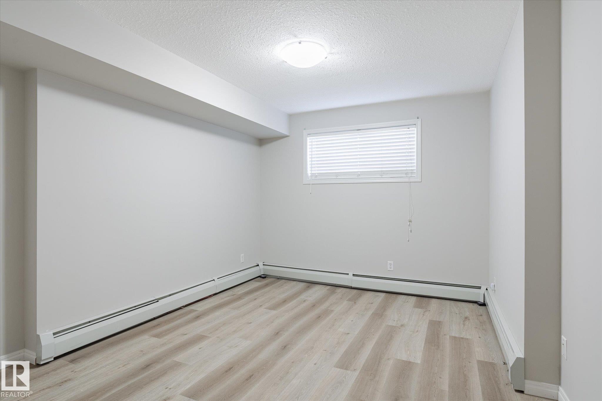 












111 40 SUMMERWOOD Boulevard

,
Sherwood Park,




AB
T8H 0C3

