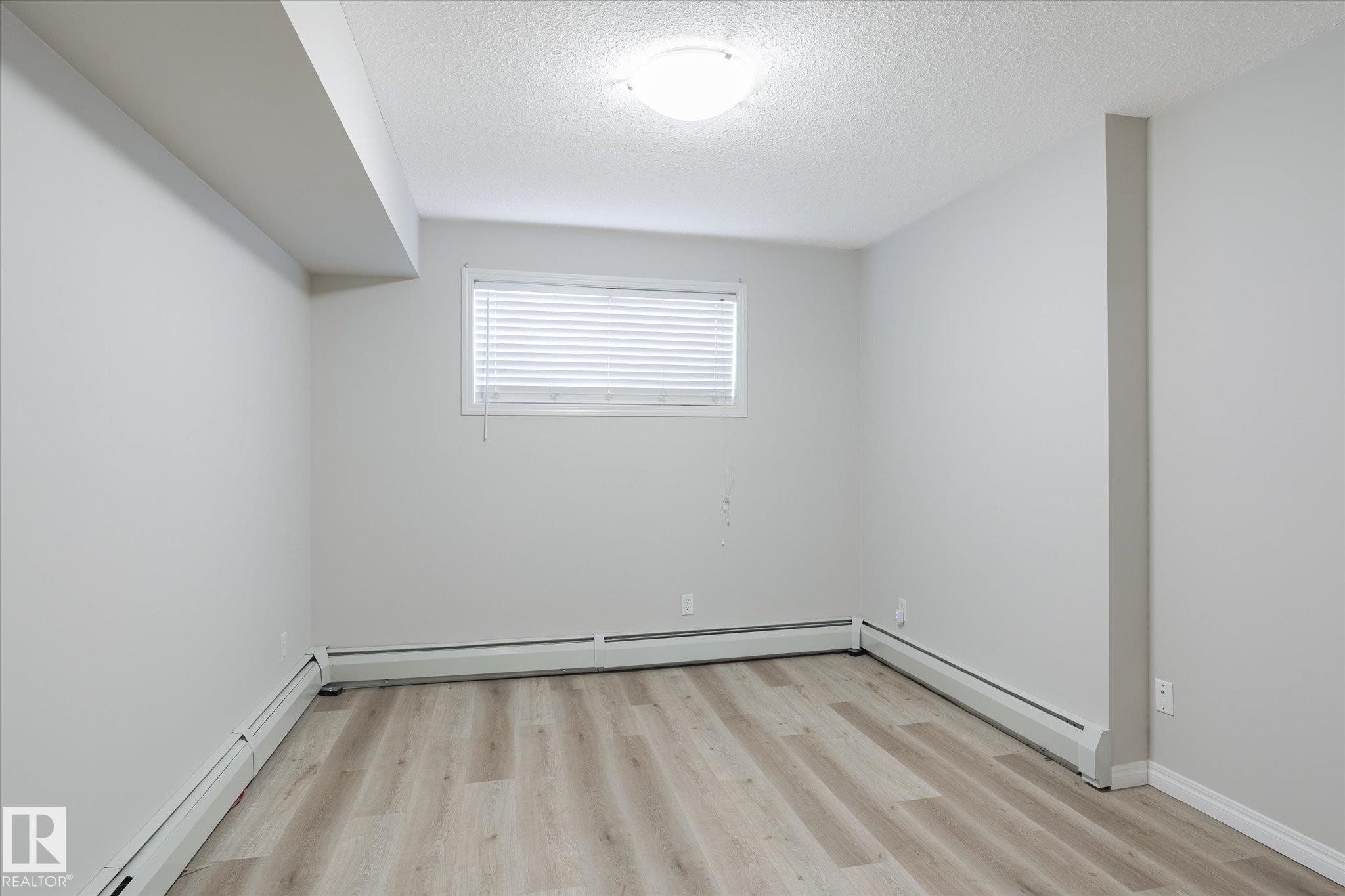 












111 40 SUMMERWOOD Boulevard

,
Sherwood Park,




AB
T8H 0C3

