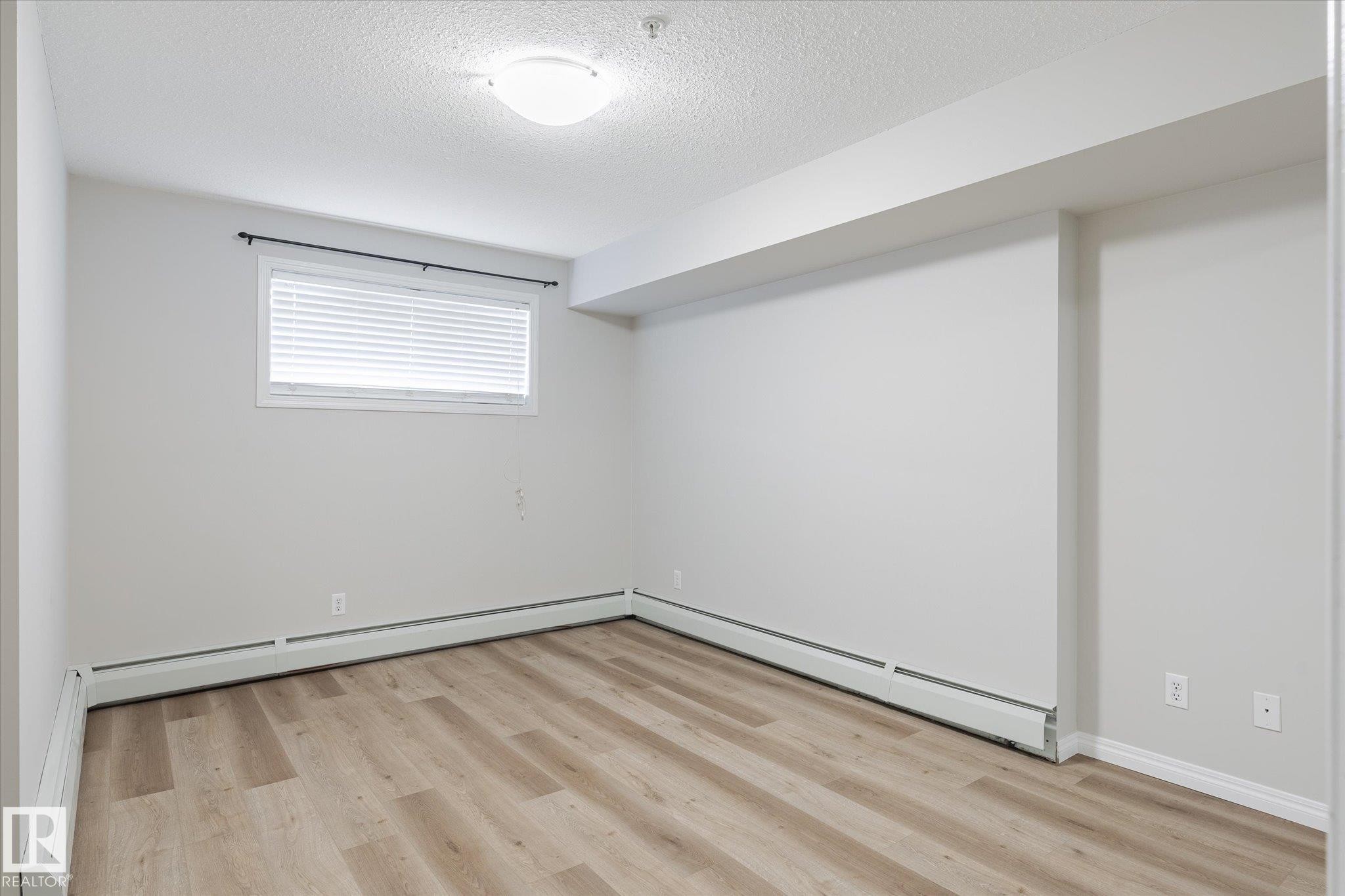 












111 40 SUMMERWOOD Boulevard

,
Sherwood Park,




AB
T8H 0C3

