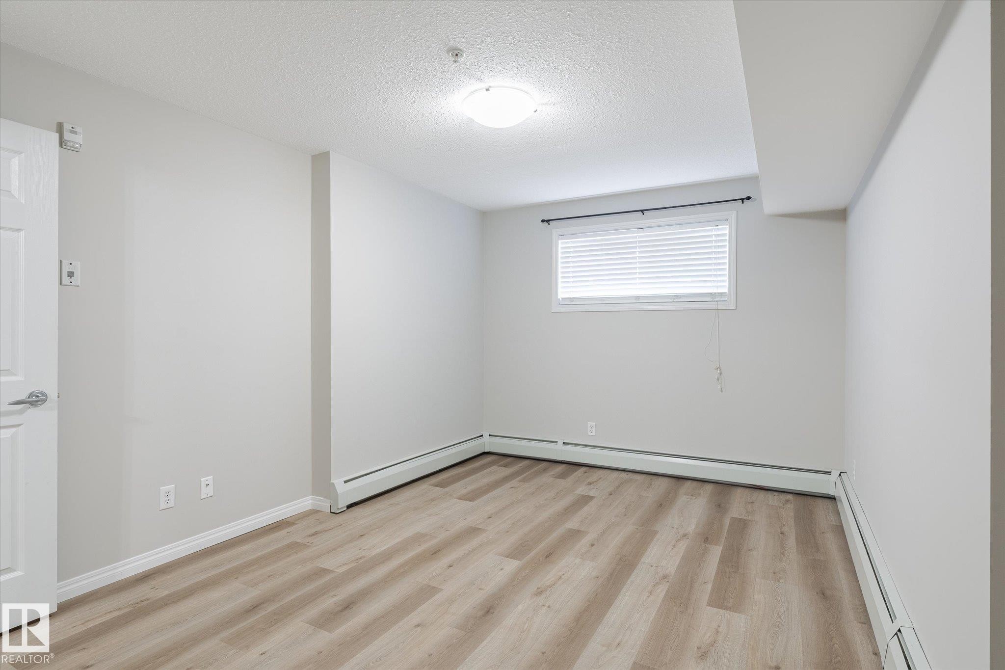 












111 40 SUMMERWOOD Boulevard

,
Sherwood Park,




AB
T8H 0C3

