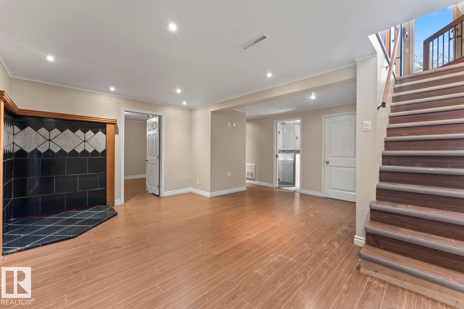 












5508-51 AVENUE Avenue

,
Cold Lake,




AB
T9M 1R1

