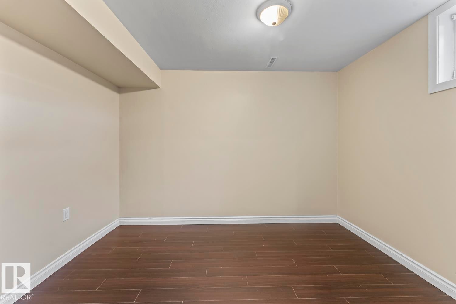 












5508-51 AVENUE Avenue

,
Cold Lake,




AB
T9M 1R1

