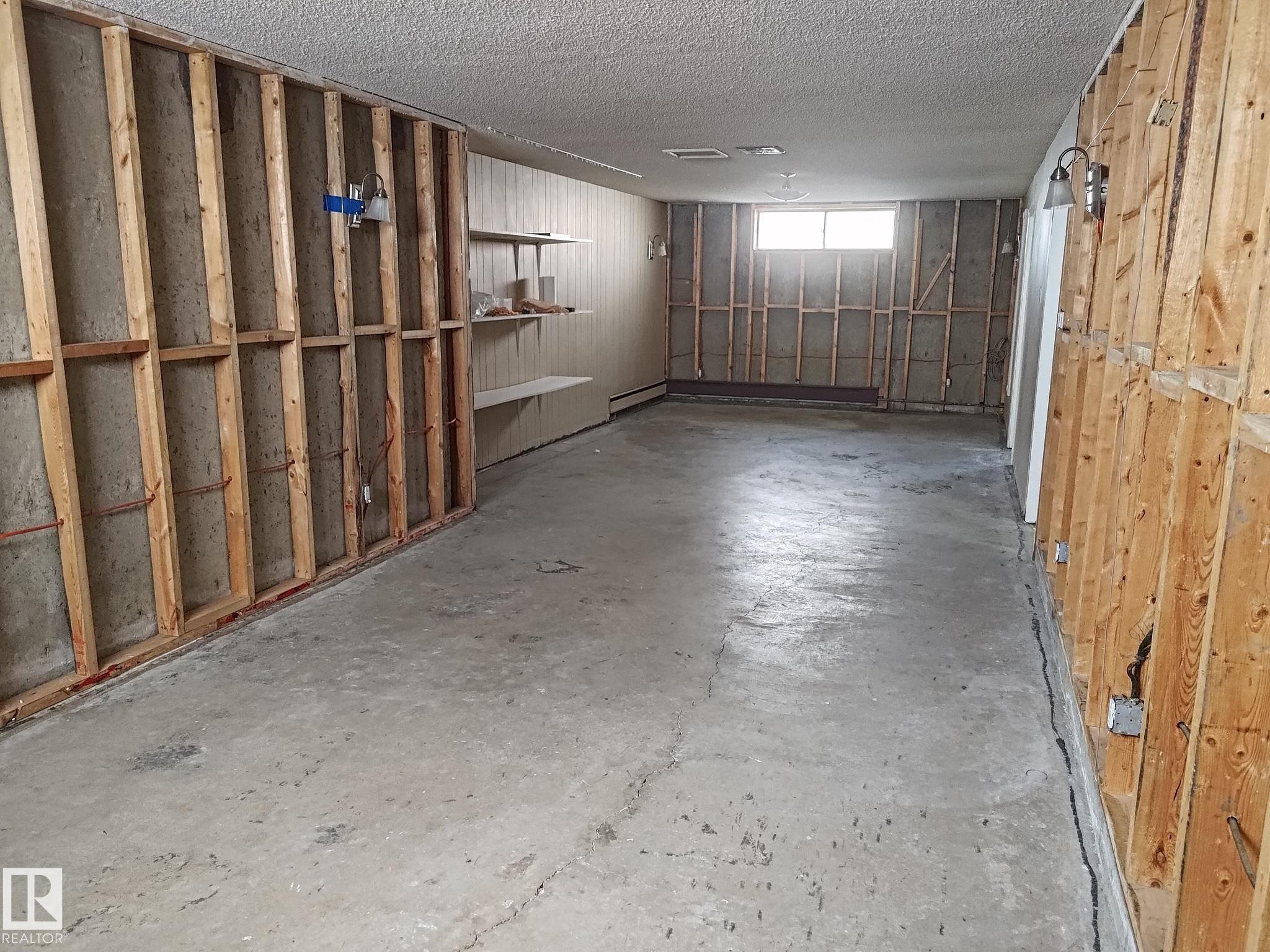 












12411 89 Street

,
Edmonton,




AB
T5B 3X1

