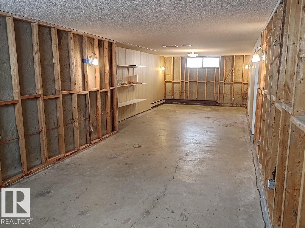 












12411 89 Street

,
Edmonton,




AB
T5B 3X1

