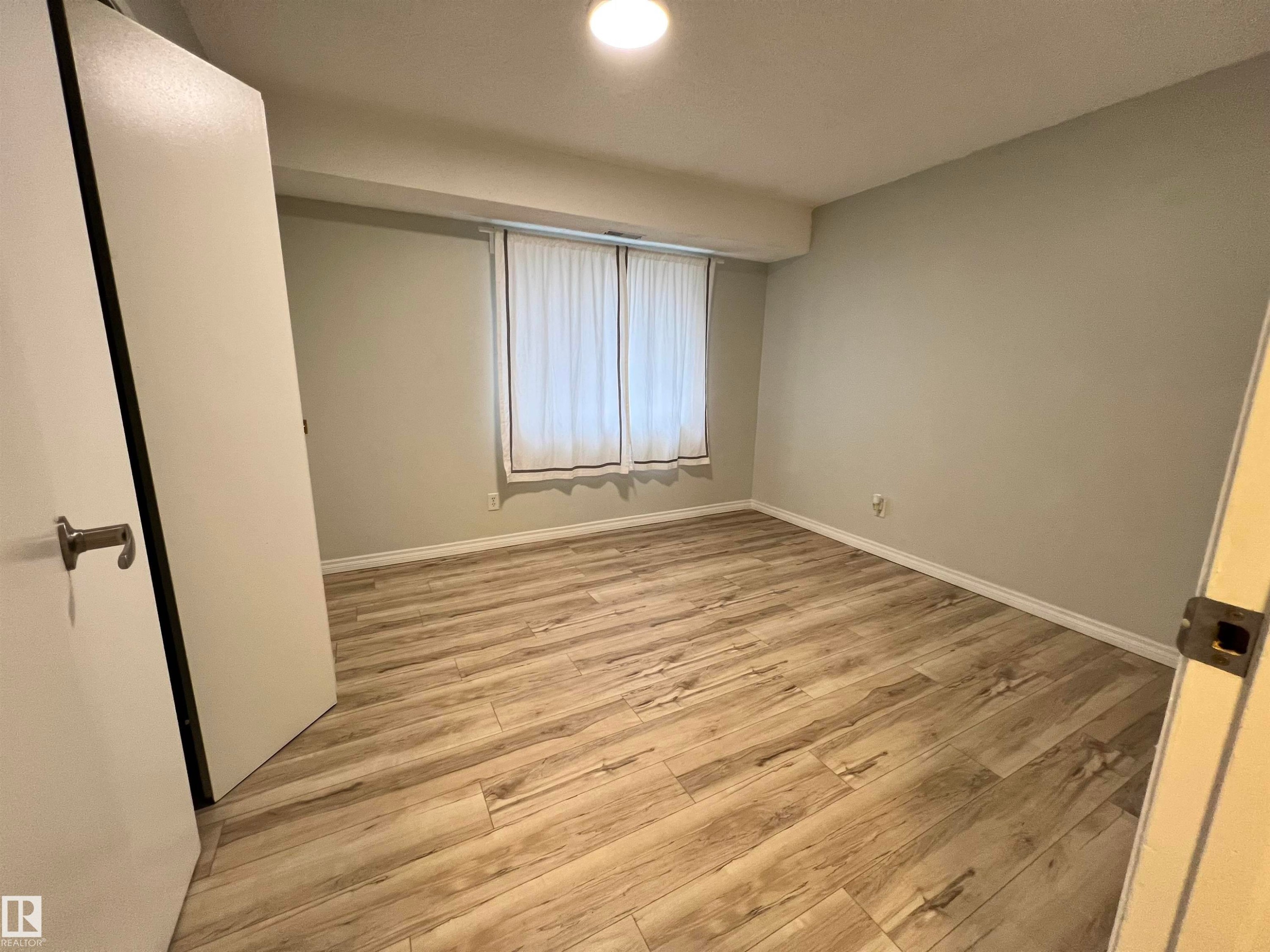 












102 11825 71 Street

,
Edmonton,




AB
T5B 1W4

