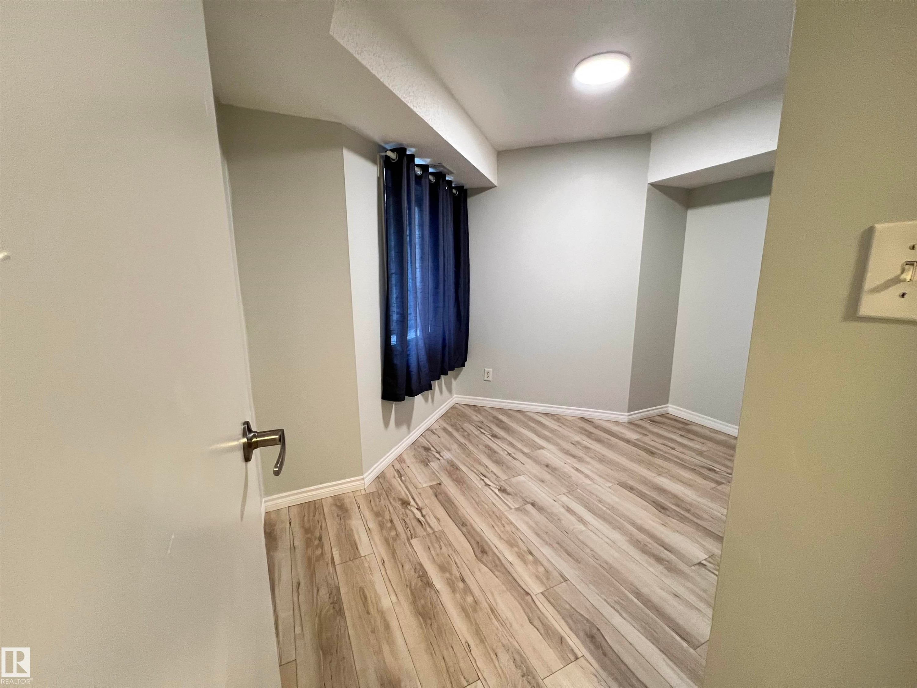 












102 11825 71 Street

,
Edmonton,




AB
T5B 1W4

