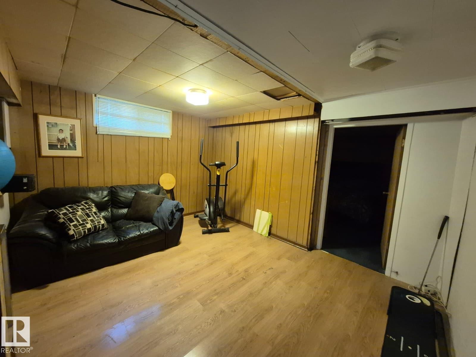 












7920 Argyll Road

,
Edmonton,




AB
T6C 4B1

