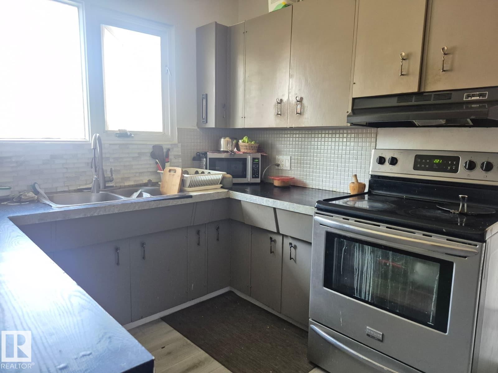 












7920 Argyll Road

,
Edmonton,




AB
T6C 4B1

