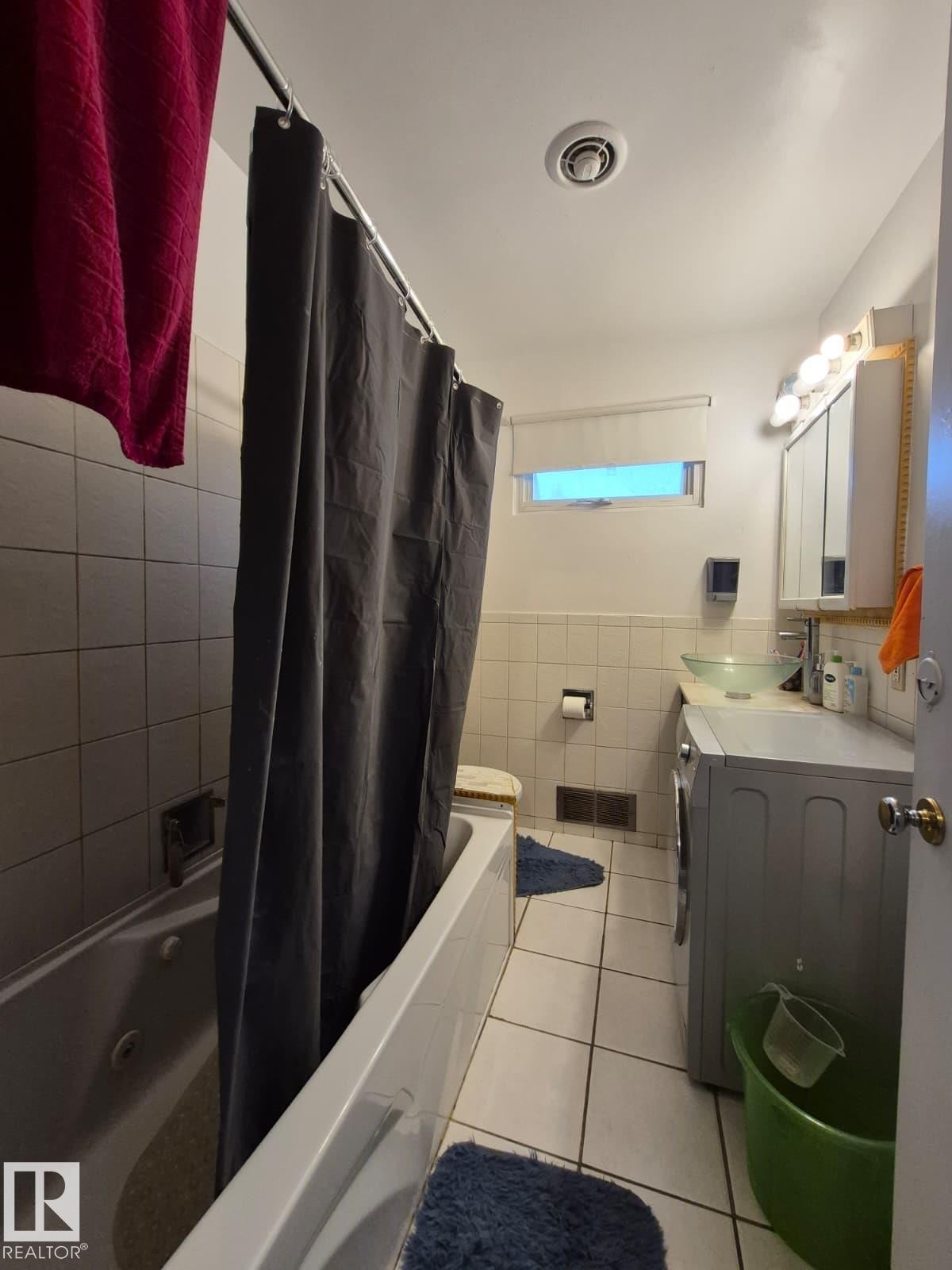 












7920 Argyll Road

,
Edmonton,




AB
T6C 4B1


