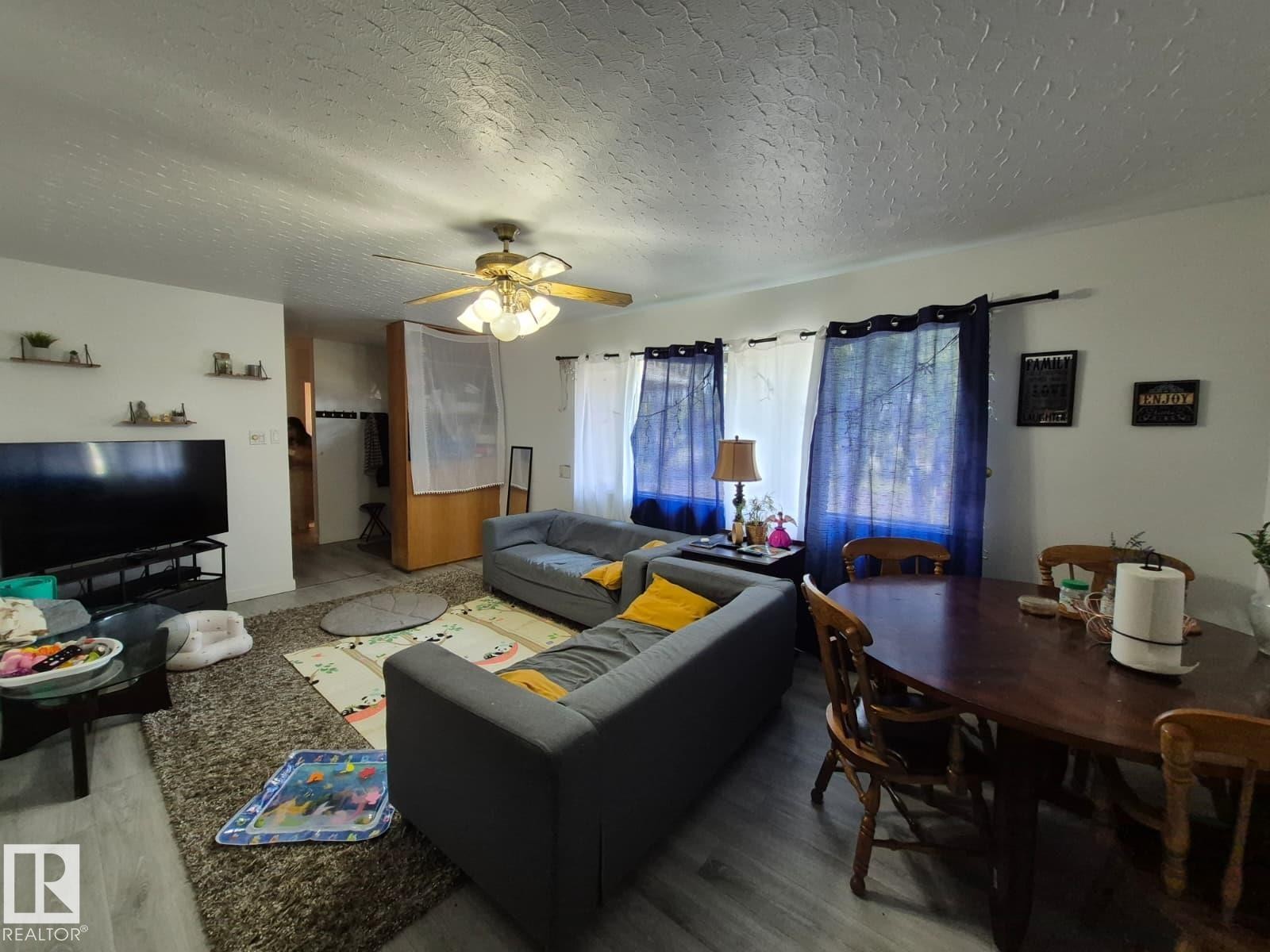 












7920 Argyll Road

,
Edmonton,




AB
T6C 4B1

