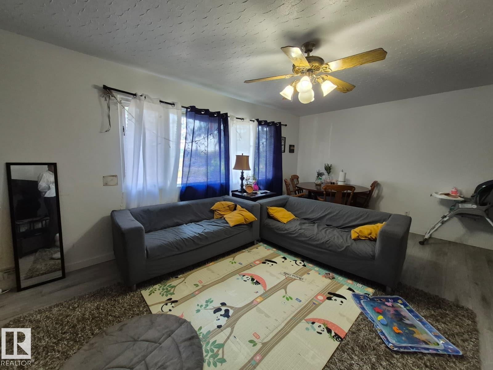 












7920 Argyll Road

,
Edmonton,




AB
T6C 4B1

