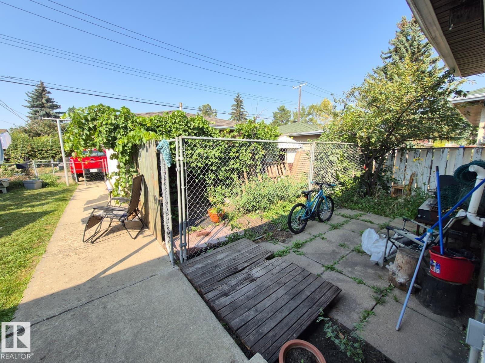 












7920 Argyll Road

,
Edmonton,




AB
T6C 4B1

