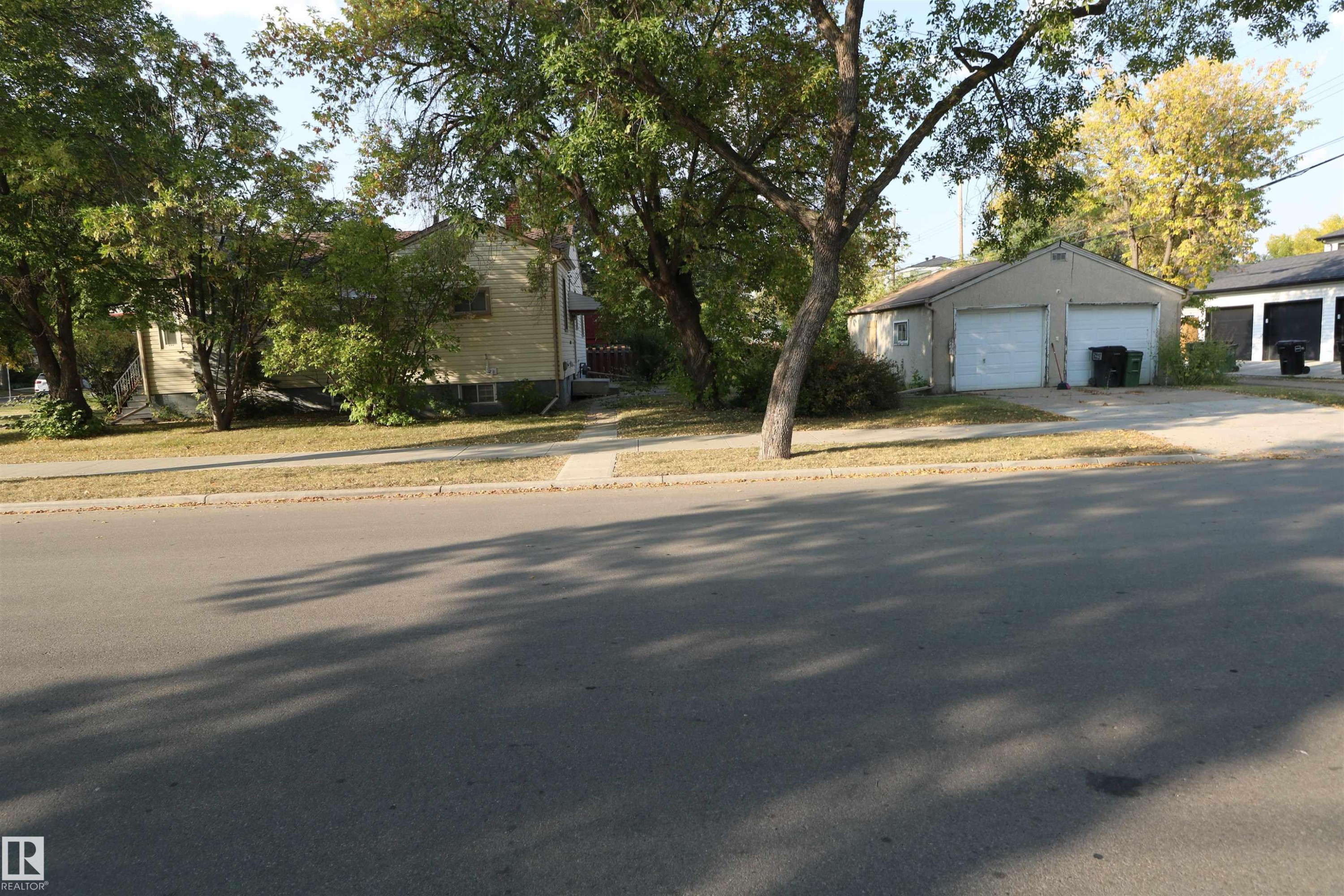 












11303 ST ALBERT Trail

,
Edmonton,




AB
T5M 3L2

