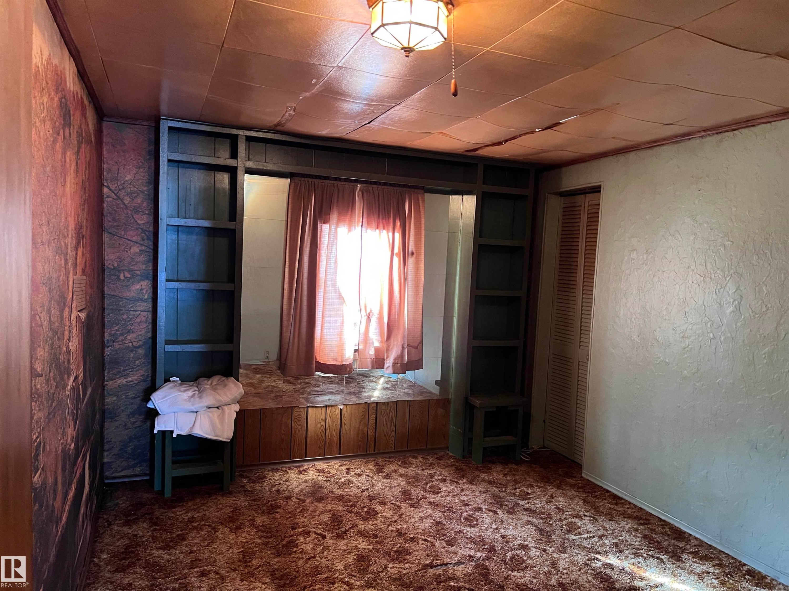 












5208 51ST Street

,
Strome,




AB
T0B 4H0

