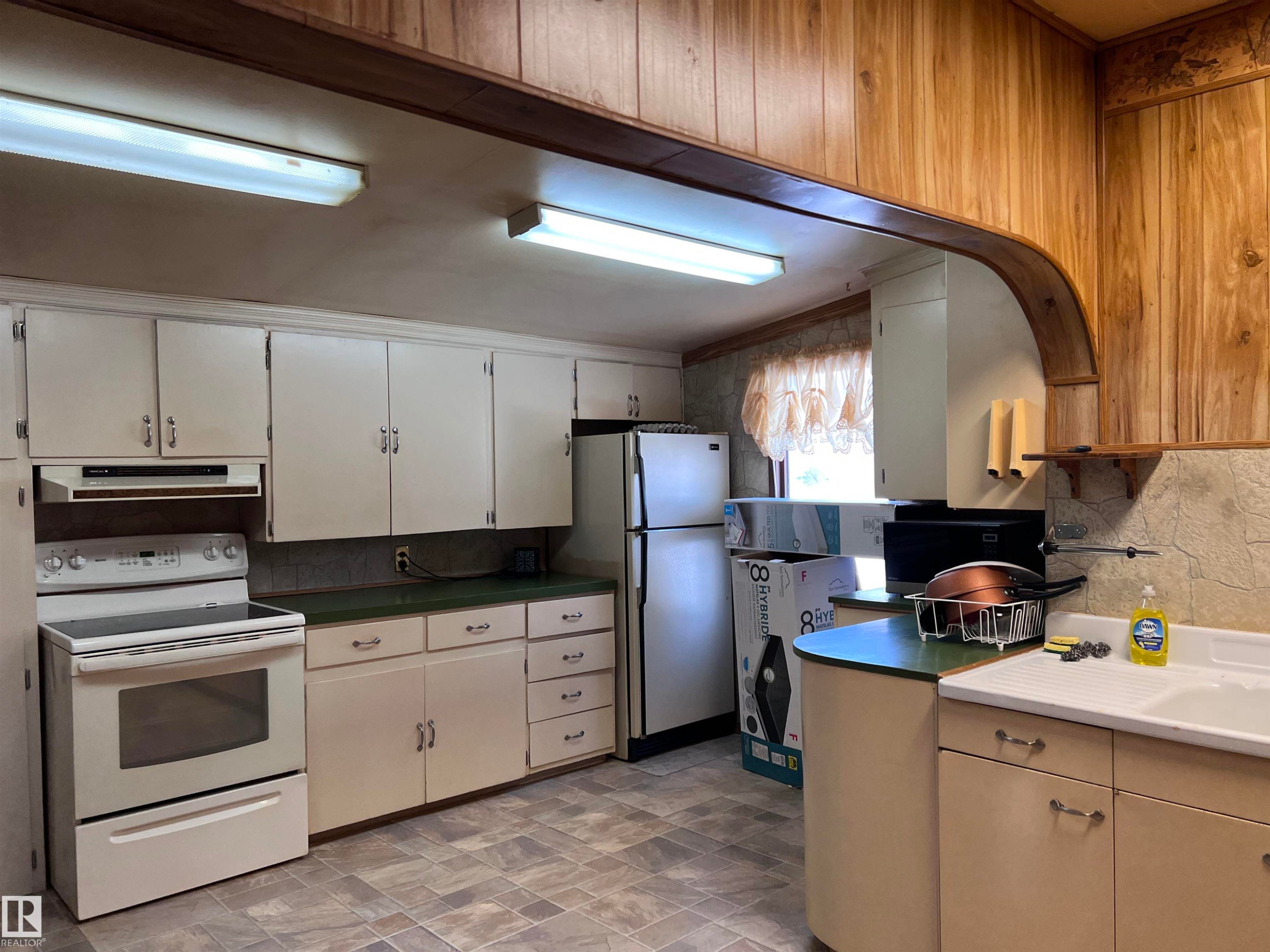 












5208 51ST Street

,
Strome,




AB
T0B 4H0

