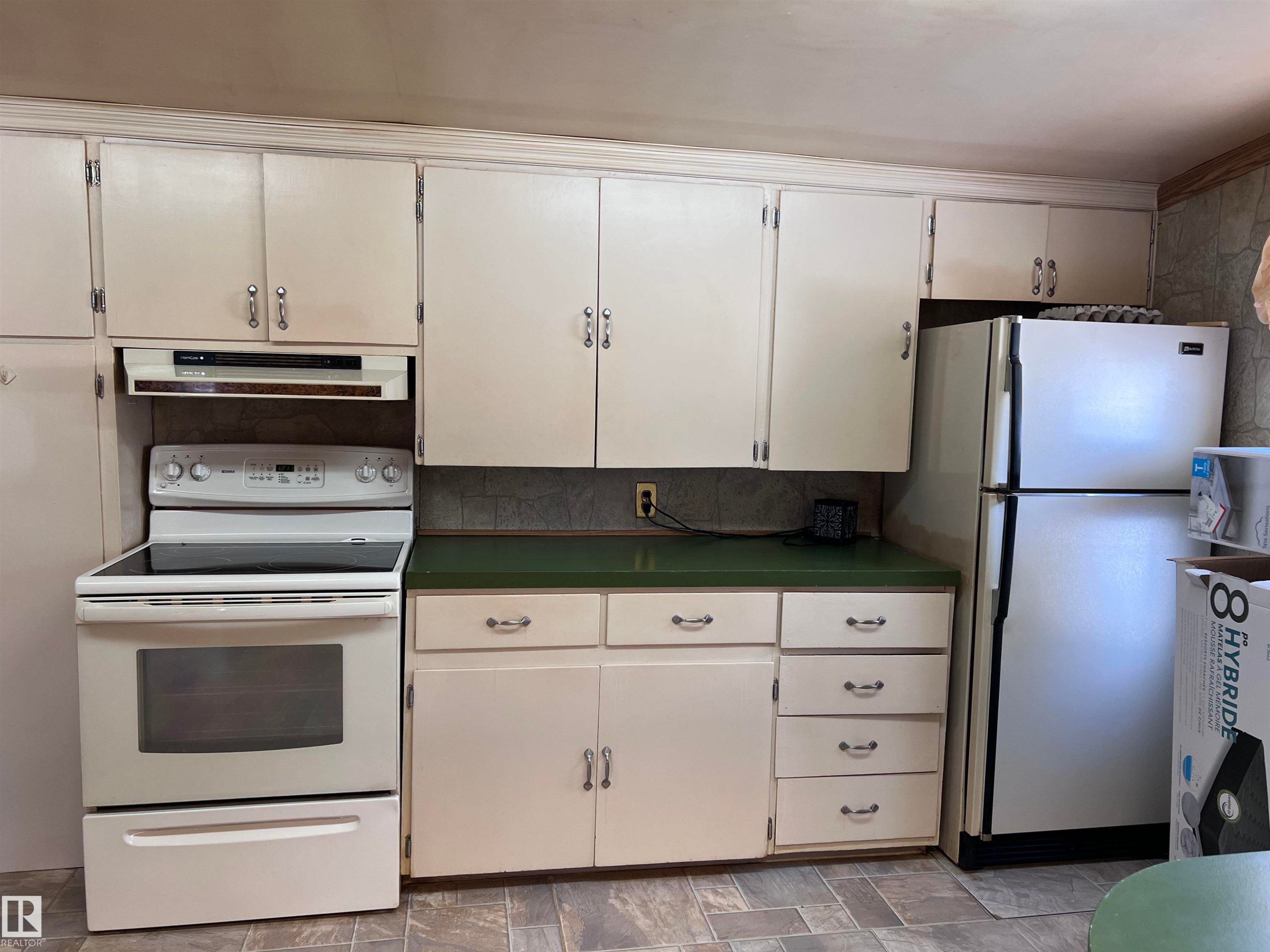 












5208 51ST Street

,
Strome,




AB
T0B 4H0

