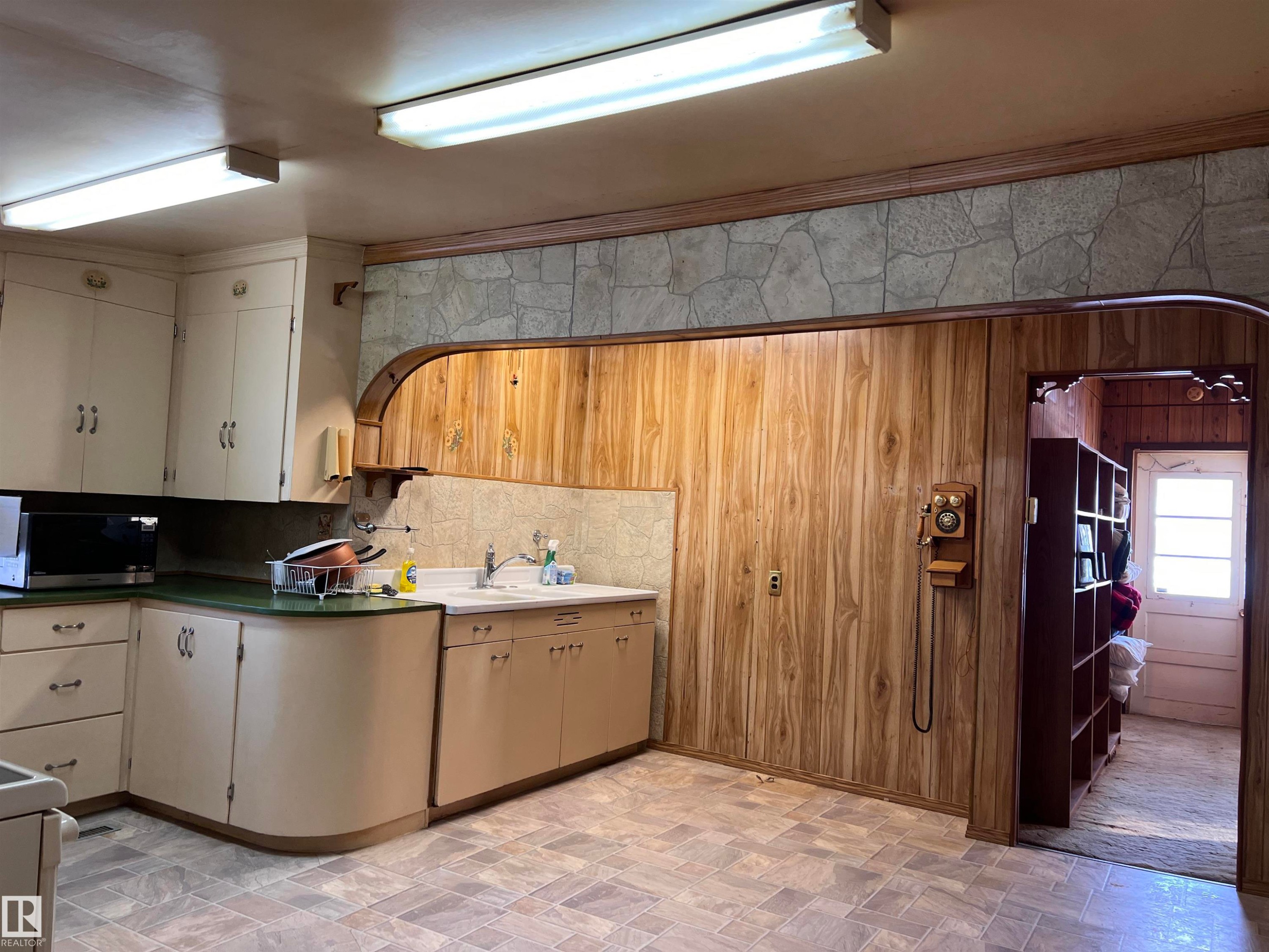 












5208 51ST Street

,
Strome,




AB
T0B 4H0

