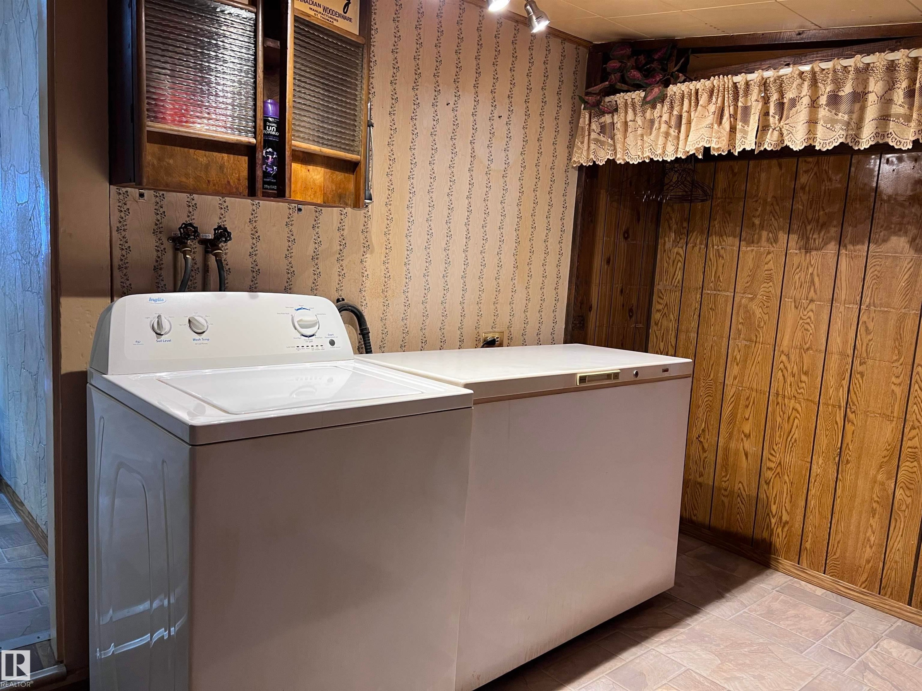 












5208 51ST Street

,
Strome,




AB
T0B 4H0

