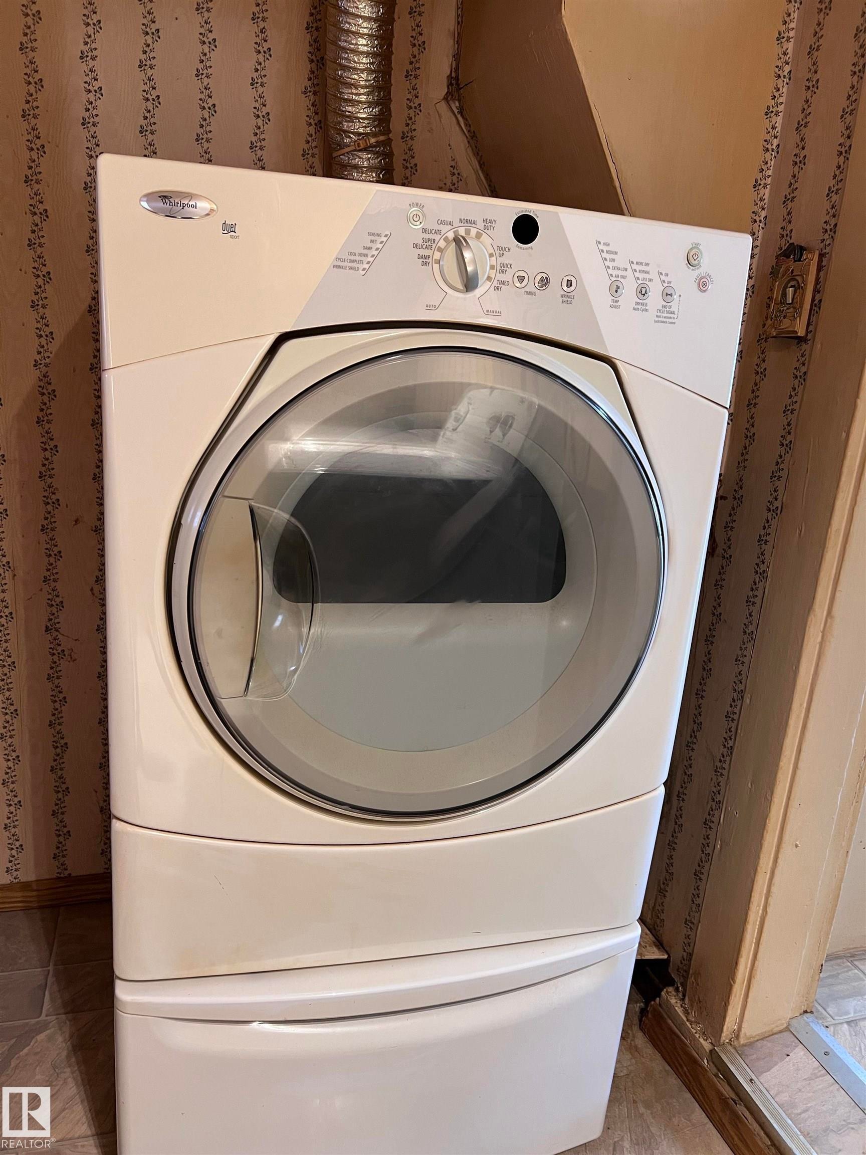 












5208 51ST Street

,
Strome,




AB
T0B 4H0

