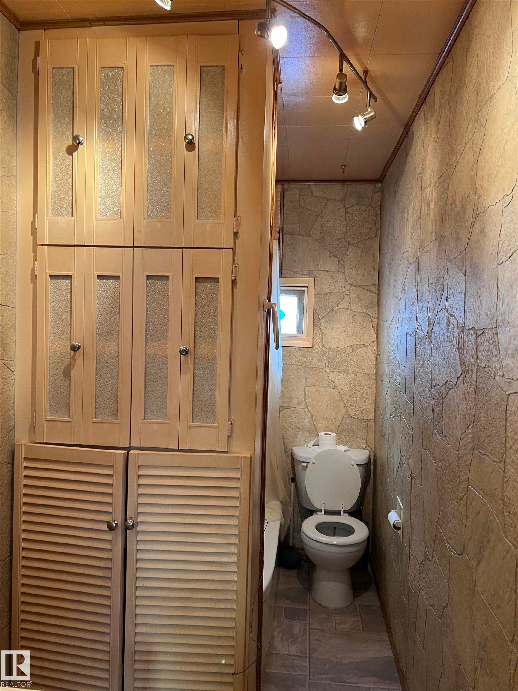 












5208 51ST Street

,
Strome,




AB
T0B 4H0

