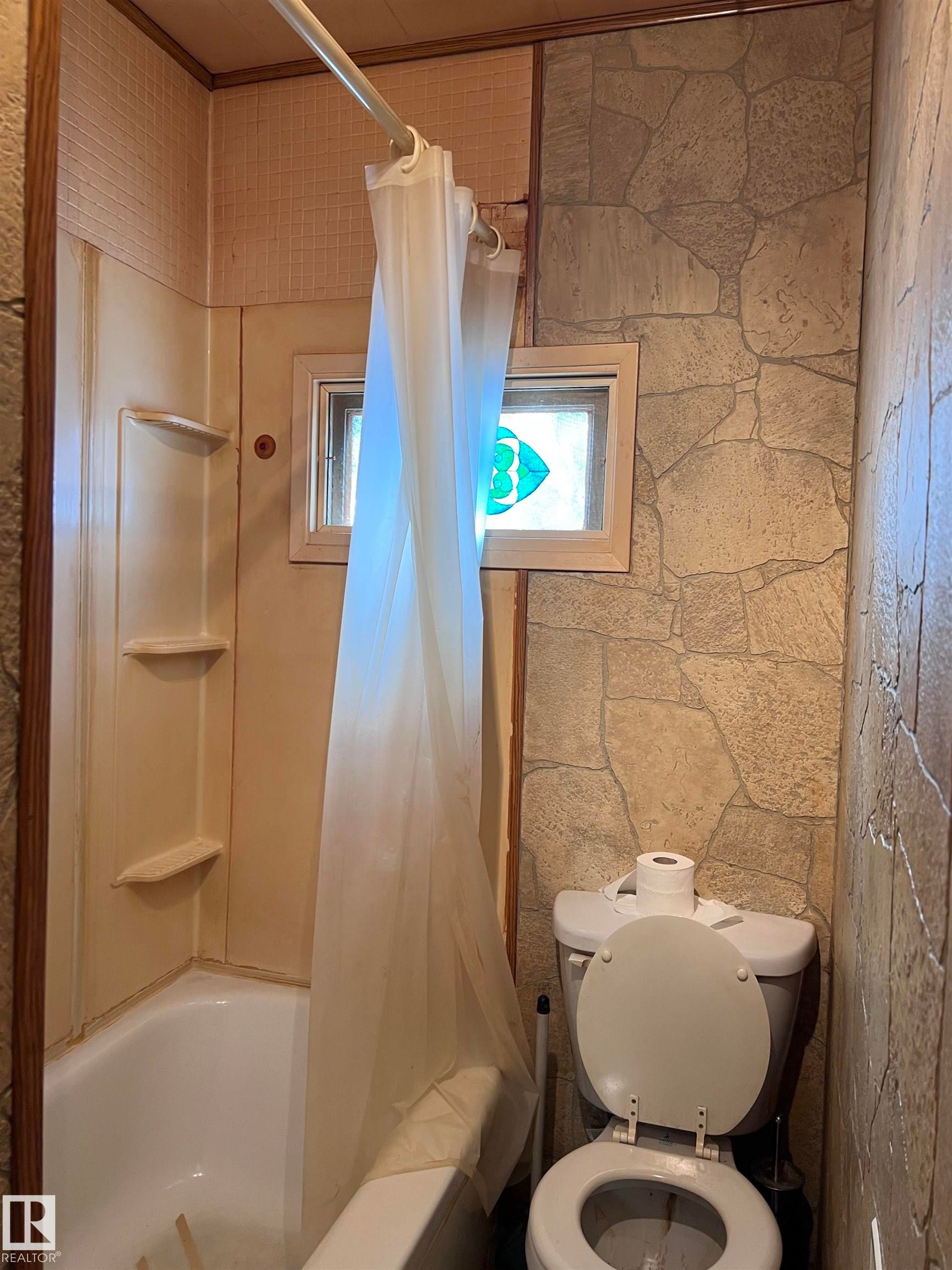 












5208 51ST Street

,
Strome,




AB
T0B 4H0

