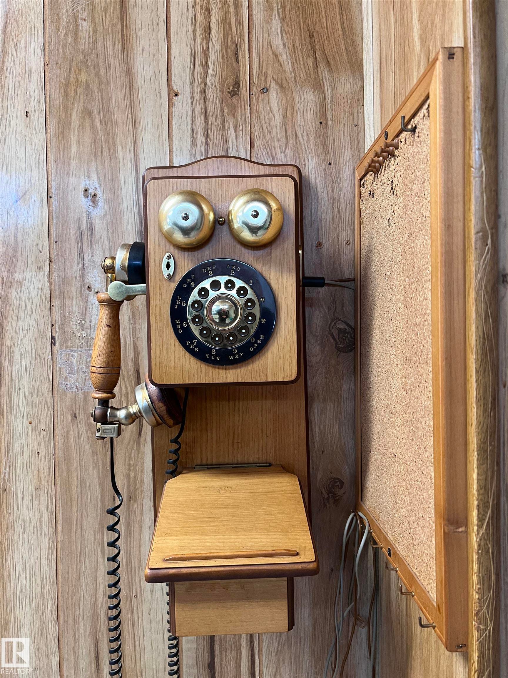 












5208 51ST Street

,
Strome,




AB
T0B 4H0

