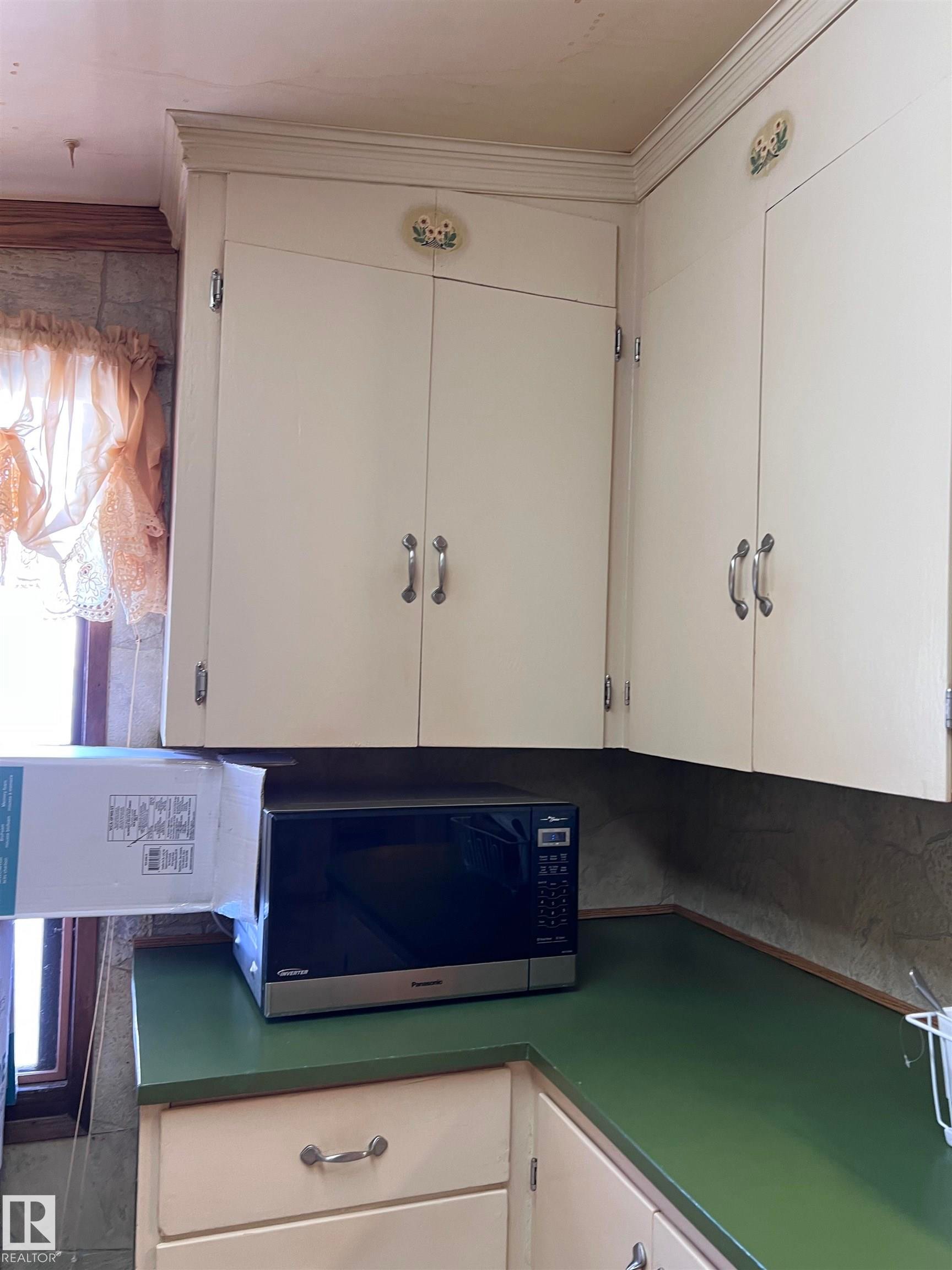 












5208 51ST Street

,
Strome,




AB
T0B 4H0

