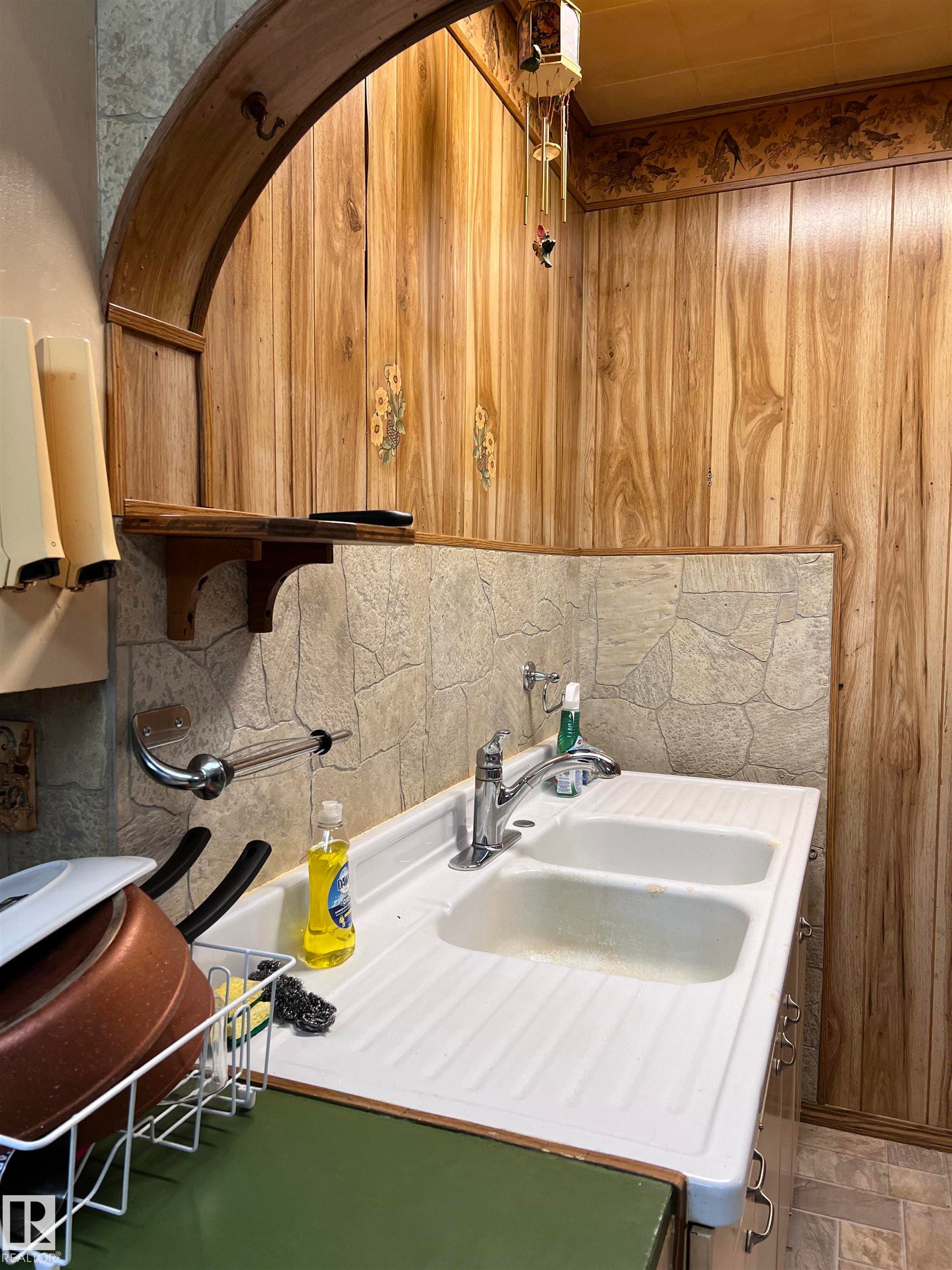 












5208 51ST Street

,
Strome,




AB
T0B 4H0

