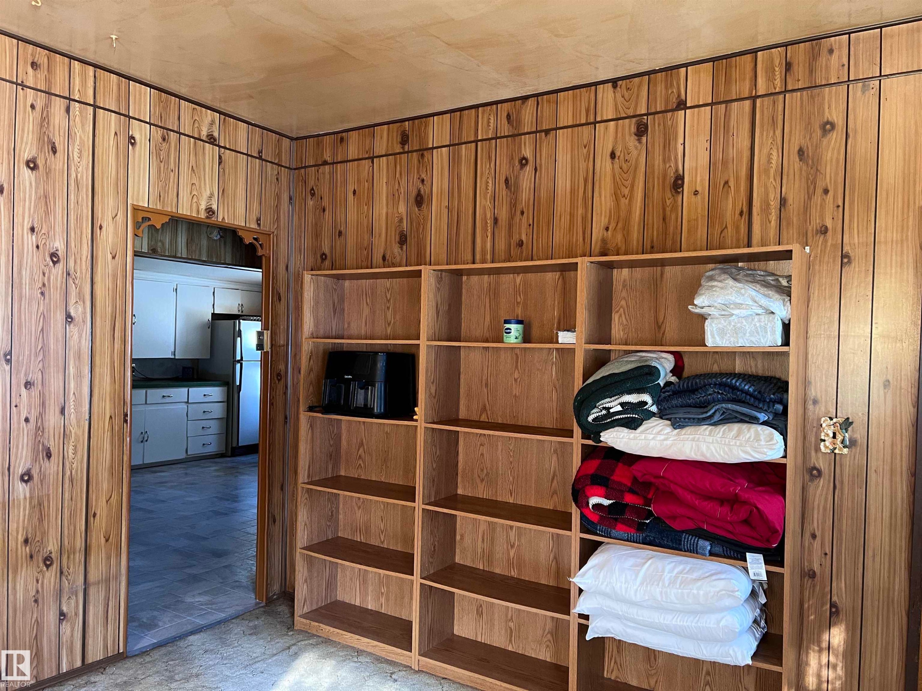 












5208 51ST Street

,
Strome,




AB
T0B 4H0

