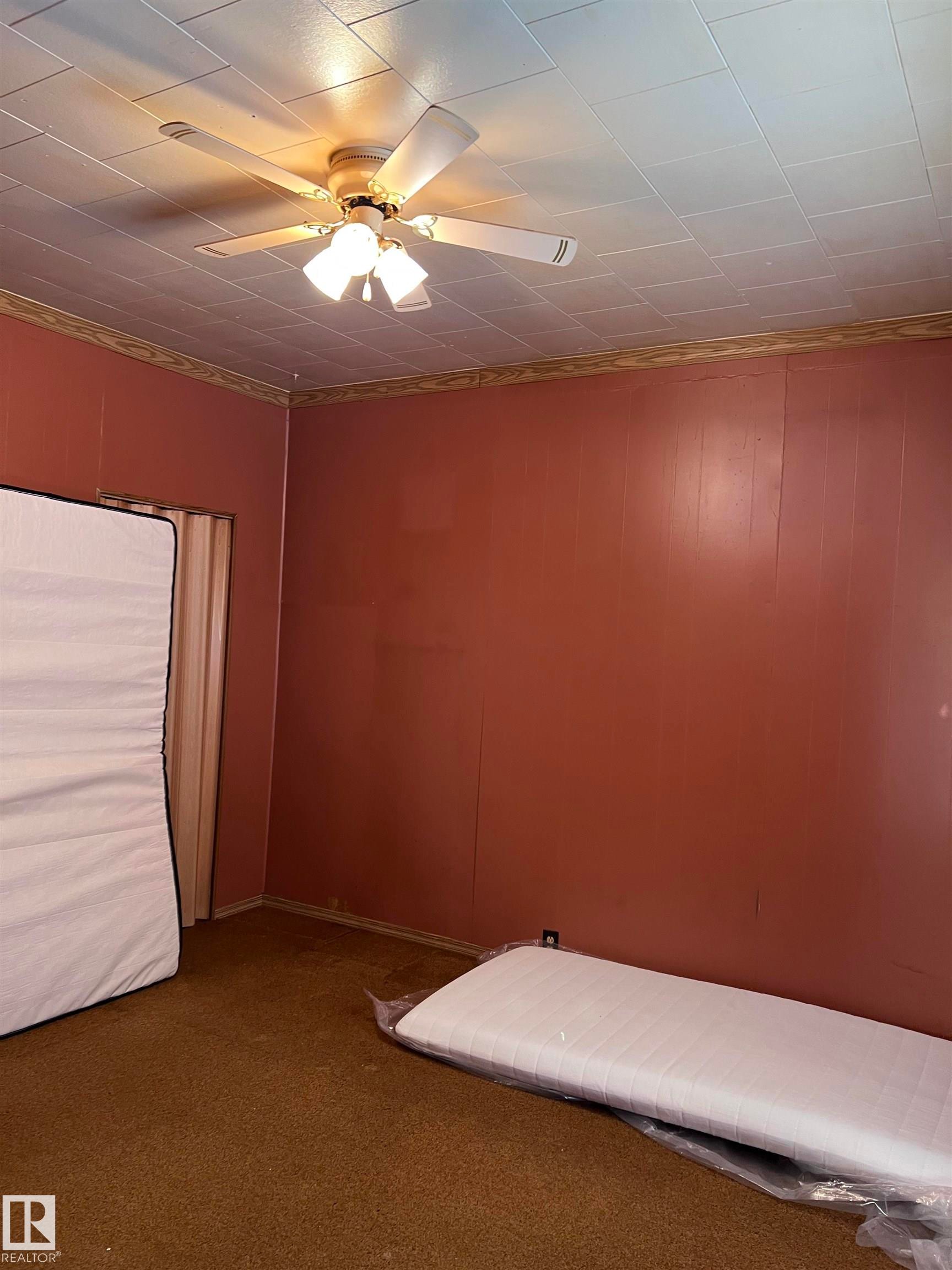 












5208 51ST Street

,
Strome,




AB
T0B 4H0

