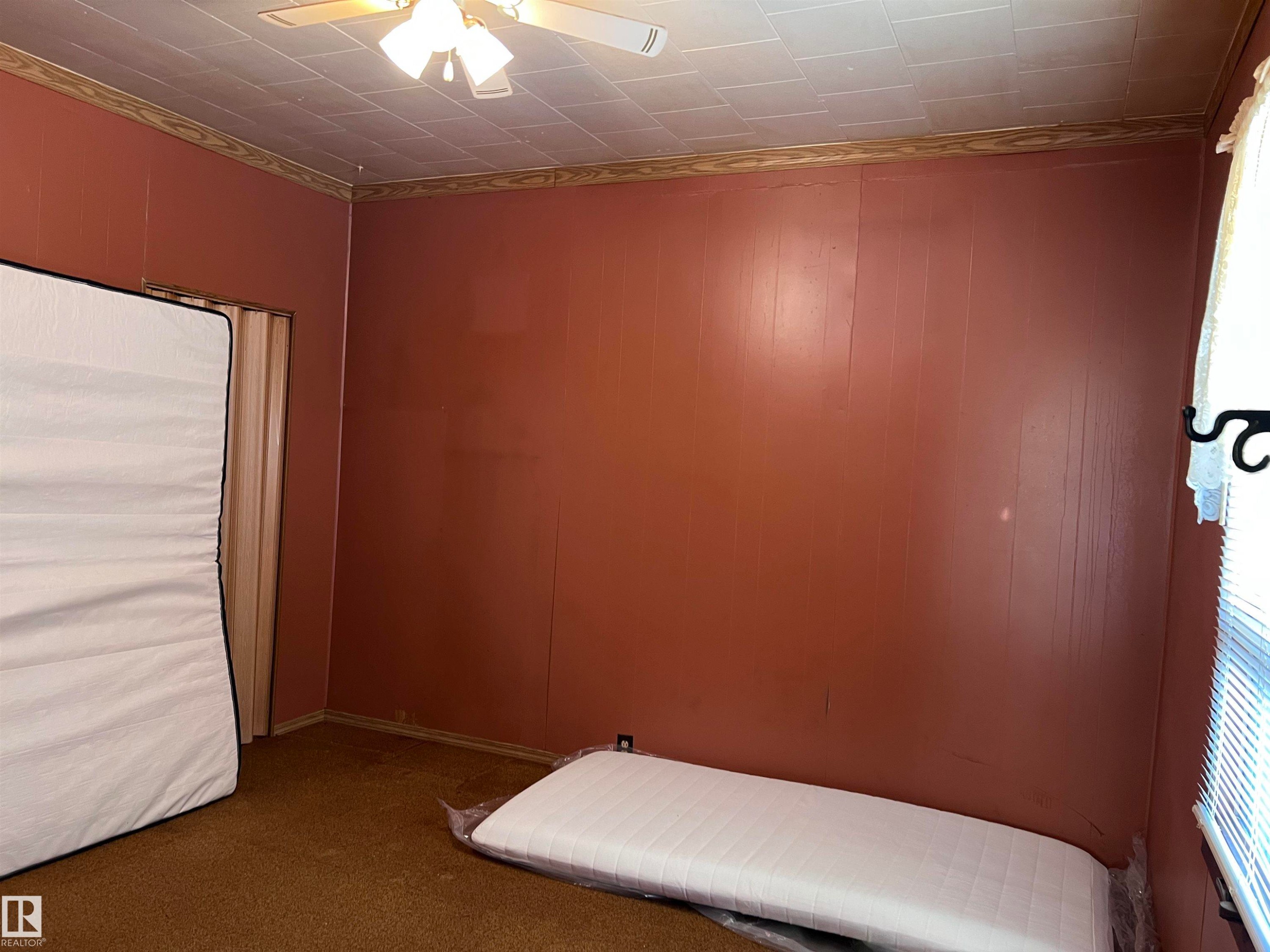 












5208 51ST Street

,
Strome,




AB
T0B 4H0

