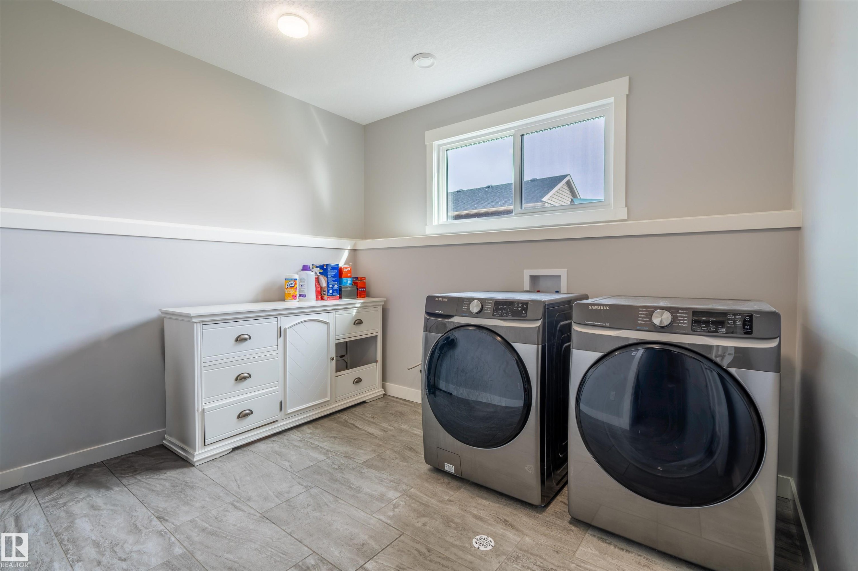 












1721 Crestview Way

,
Cold Lake,




AB
T9M 0L8

